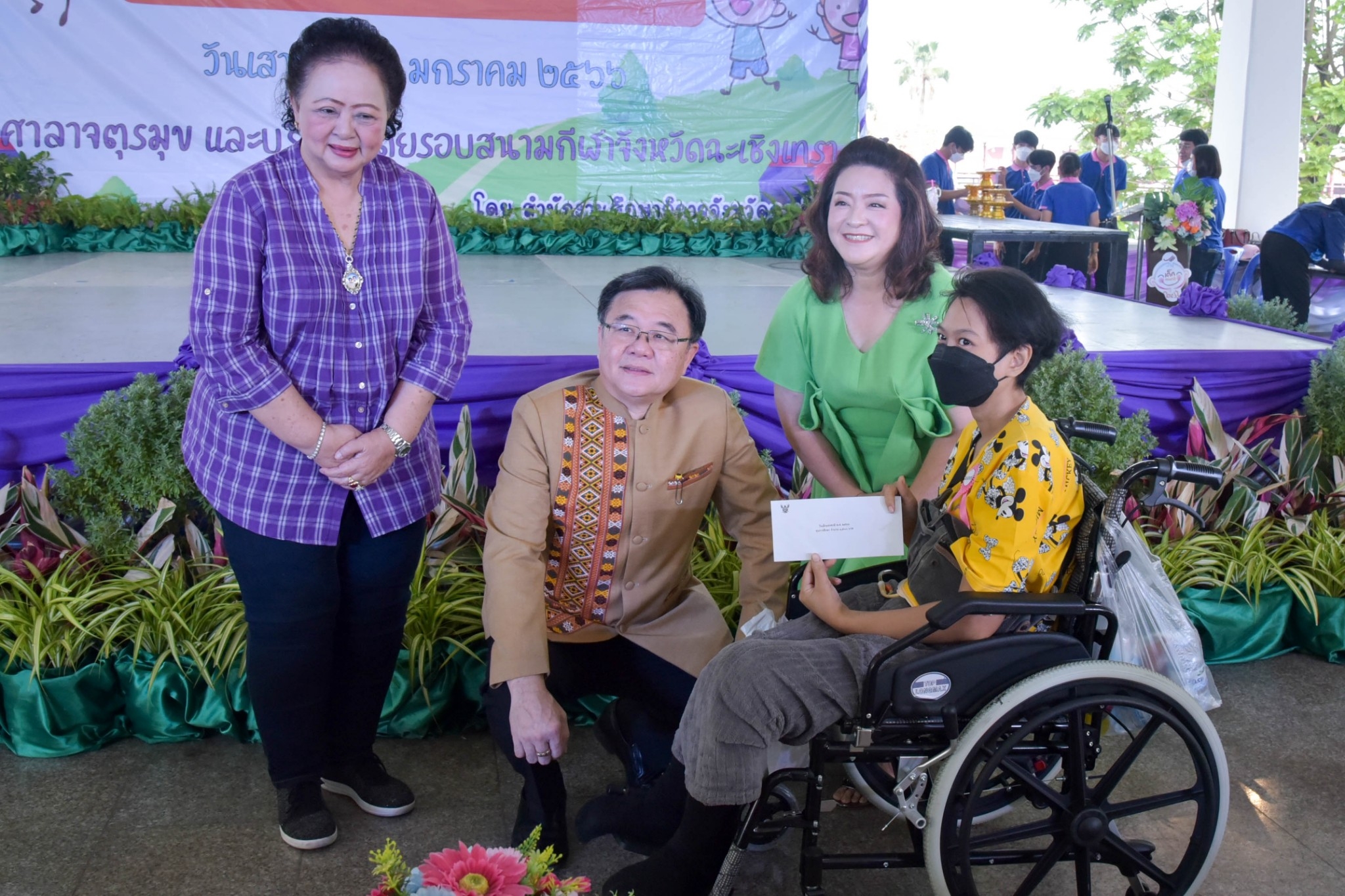 ?? พช. ฉะเชิงเทรา ร่วมงานฉลองวันเด็กแห่งชาติ ส่งมอบทุนพัฒนาเด็กชนบทฯ 30,000 บาท !!