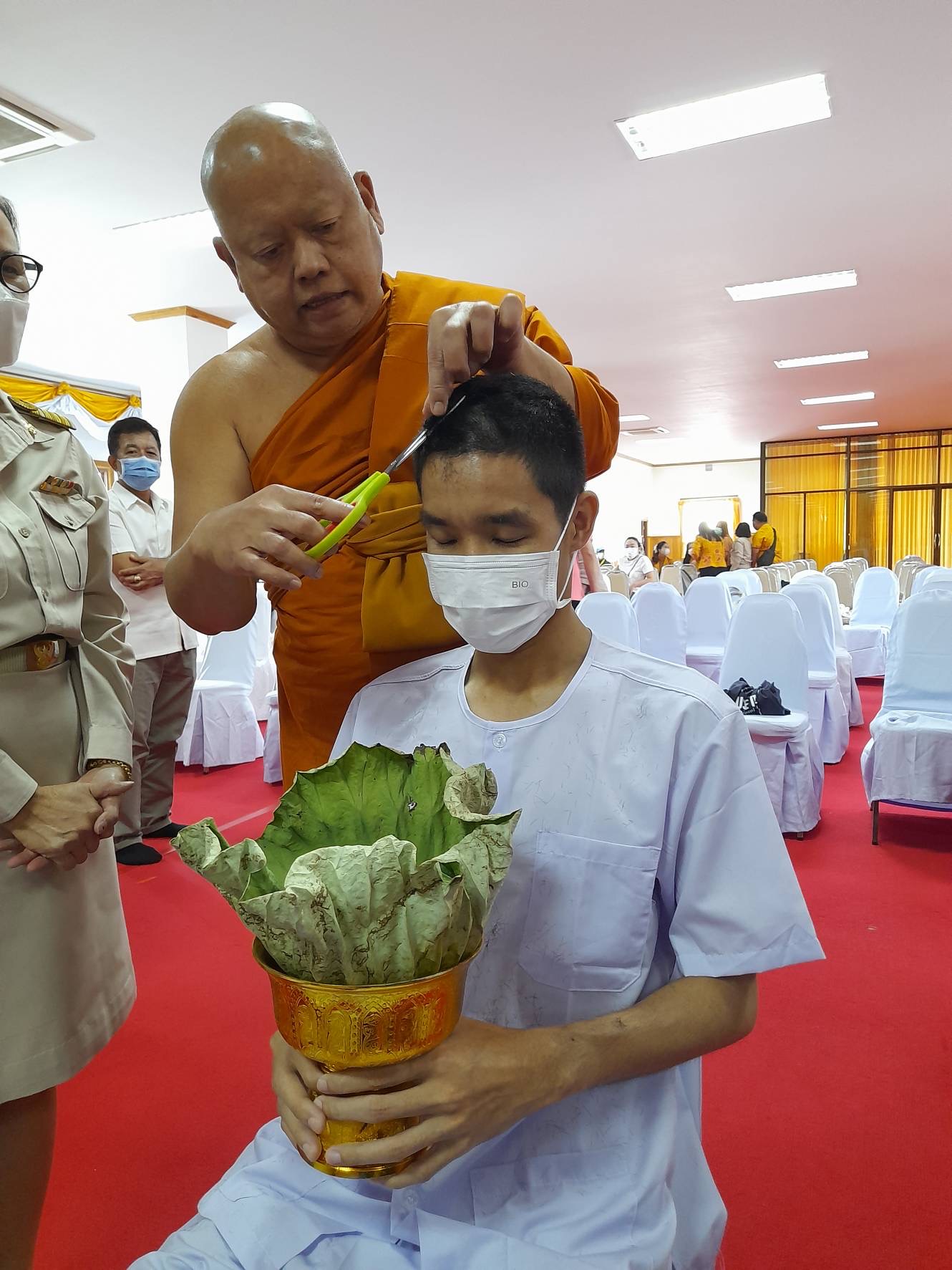 ??พช. ฉะเชิงเทรา ร่วมพิธีบรรพชาอุปสมบท 99 รูป ถวายพระพรชัยมงคล แด่สมเด็จพระเจ้าลูกเธอ เจ้าฟ้าพัชรกิติยาภาฯ