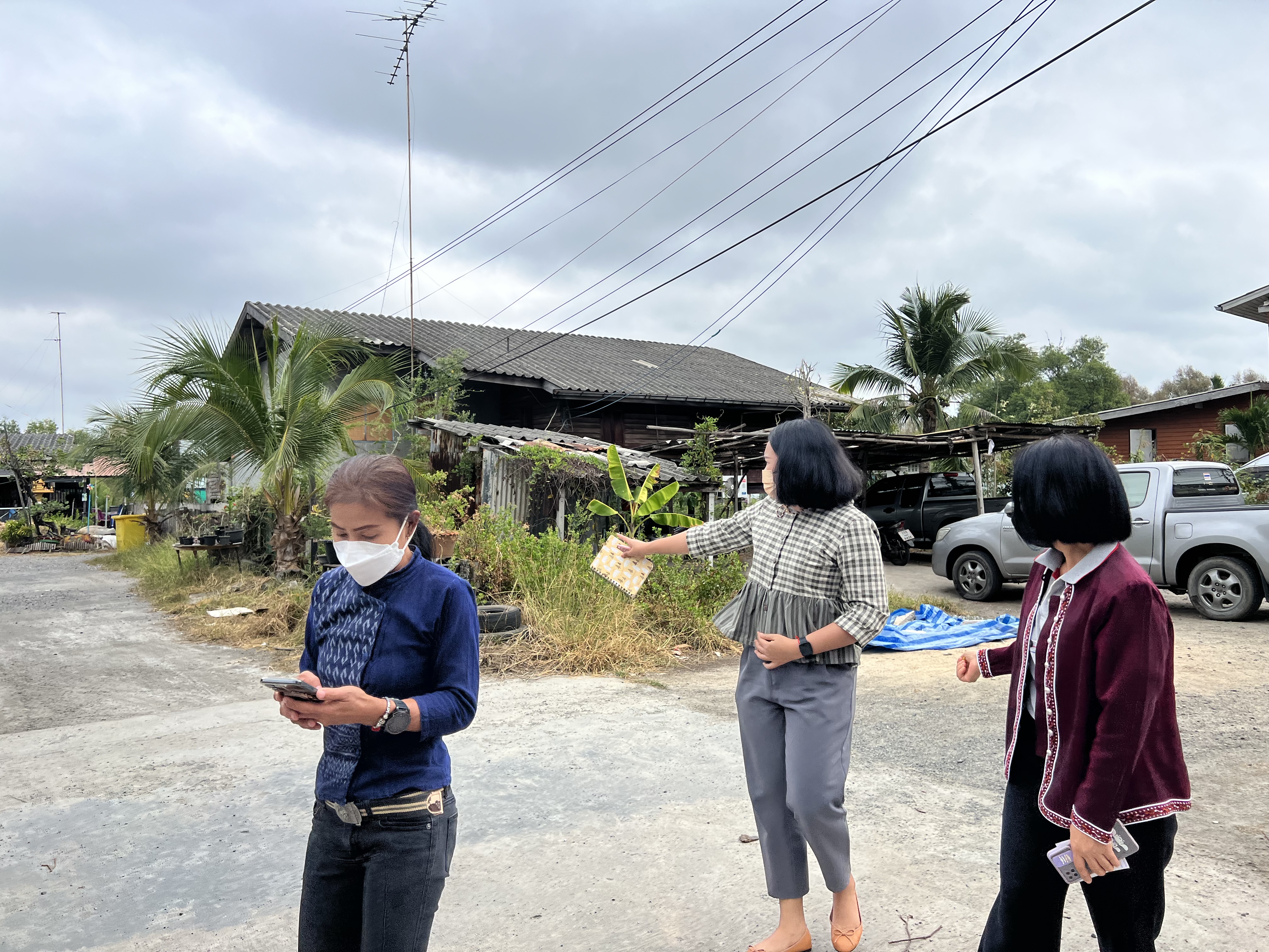 ??พช. ฉะเชิงเทรา ลงพื้นที่เตรียมความพร้อมส่งมอบบ้านโครงการบ้านห่วงใยจากใจ GLO ประจำปี 2565