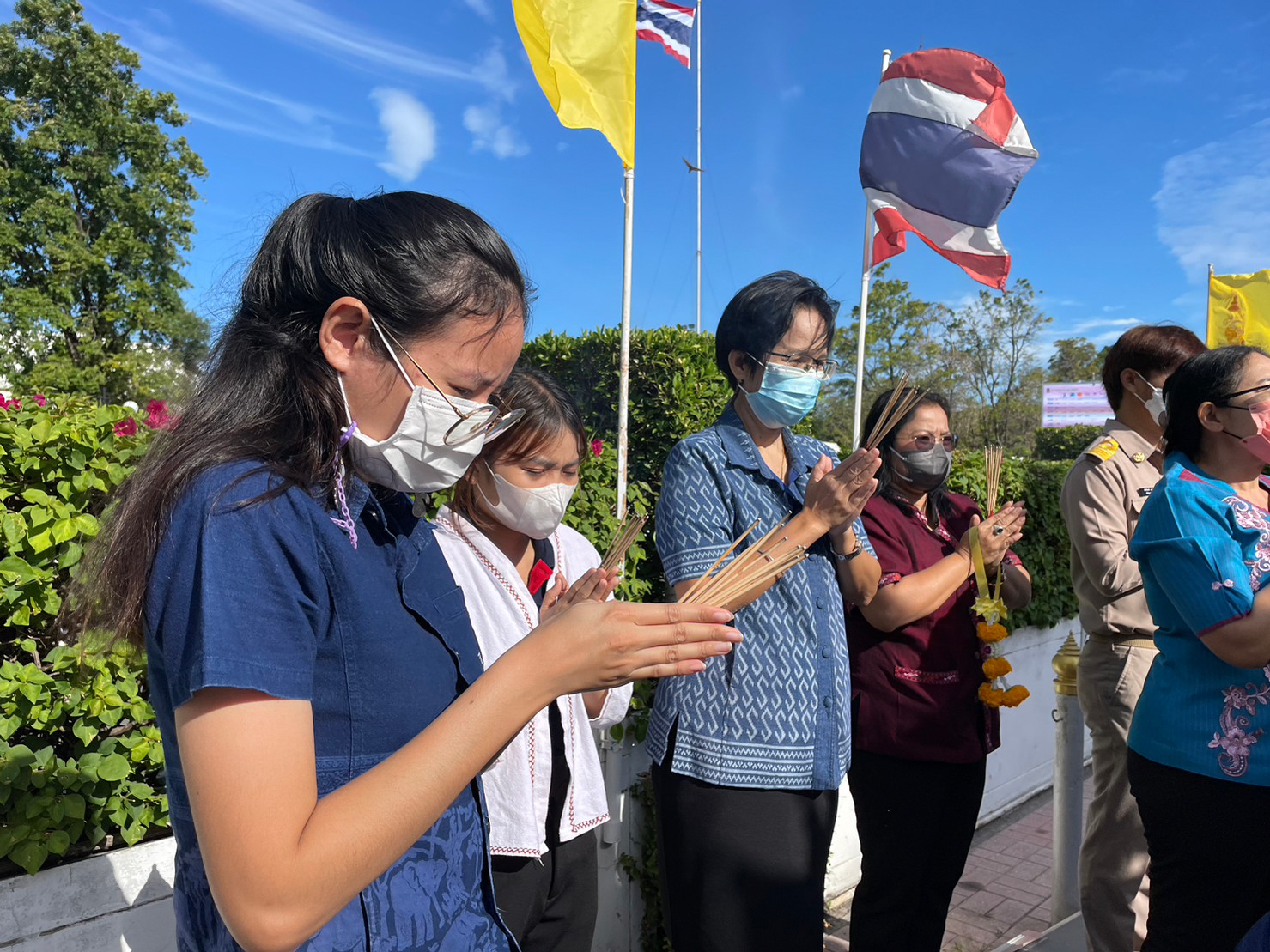 ??พช. ฉะเชิงเทรา ต้อนรับน้องใหม่ สักการะสิ่งศักดิ์สิทธิ์ ศาลากลางจังหวัดฉะเชิงเทรา