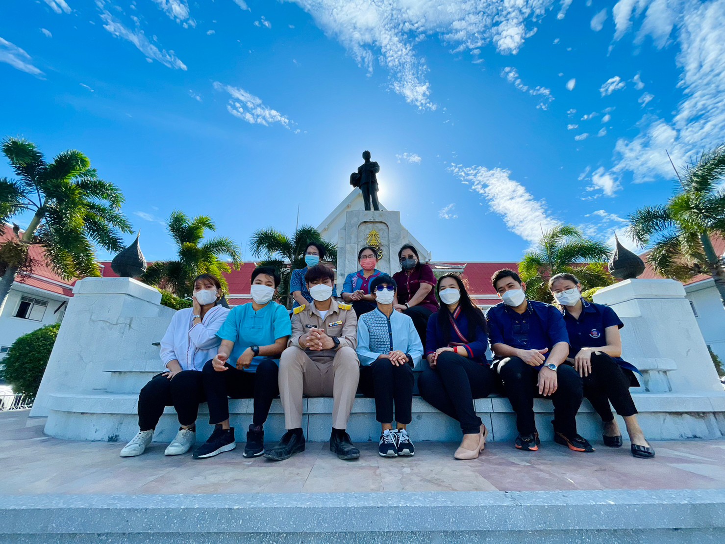 ??พช. ฉะเชิงเทรา ต้อนรับน้องใหม่ สักการะสิ่งศักดิ์สิทธิ์ ศาลากลางจังหวัดฉะเชิงเทรา