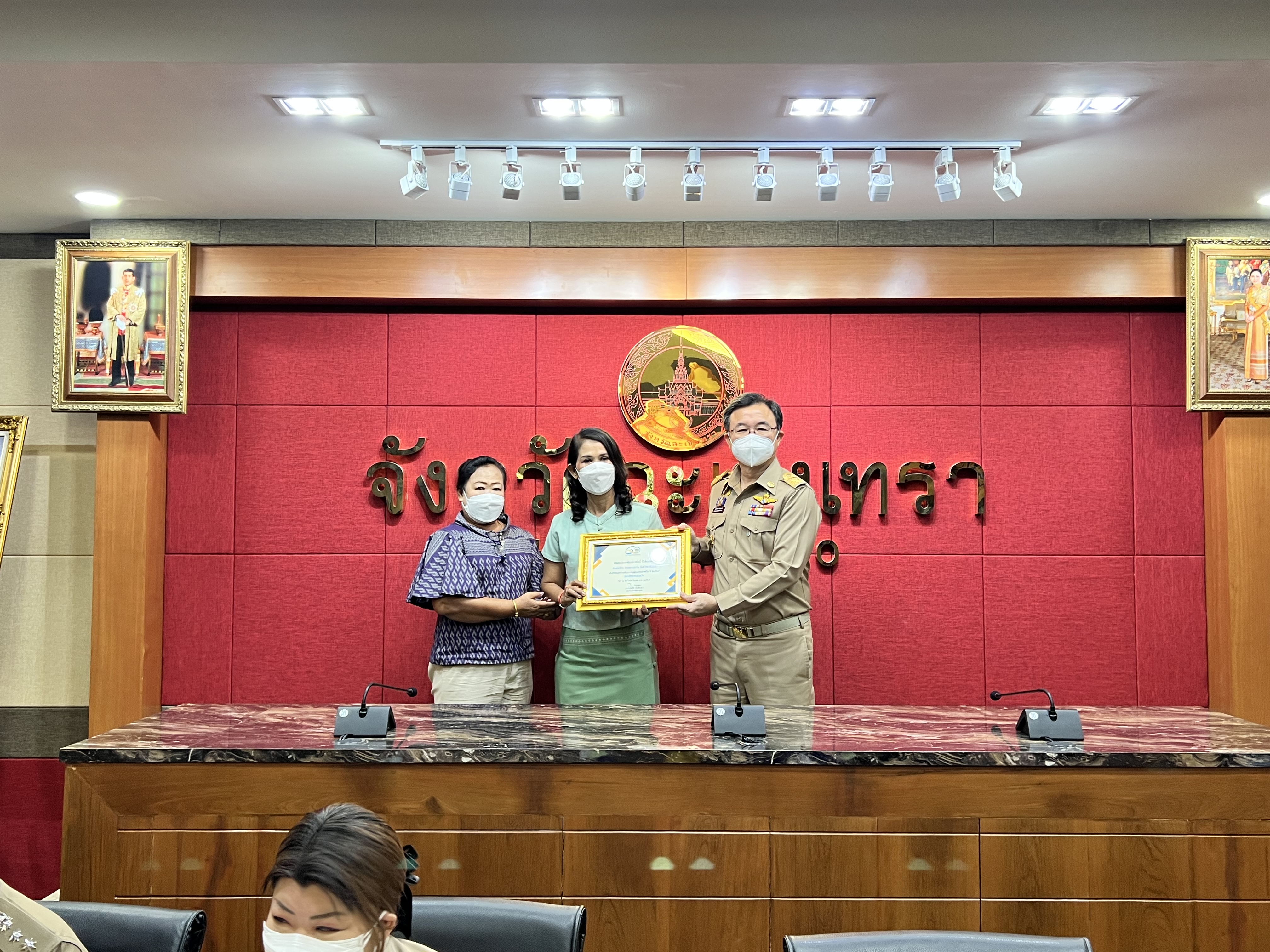 ??พช. แปดริ้วร่วมประชุมหัวหน้าส่วนจังหวัด – เชิดชูเกียรติ สารสนเทศตำบลต้นแบบ ตำบลท่าข้าม อำเภอบางปะกง
