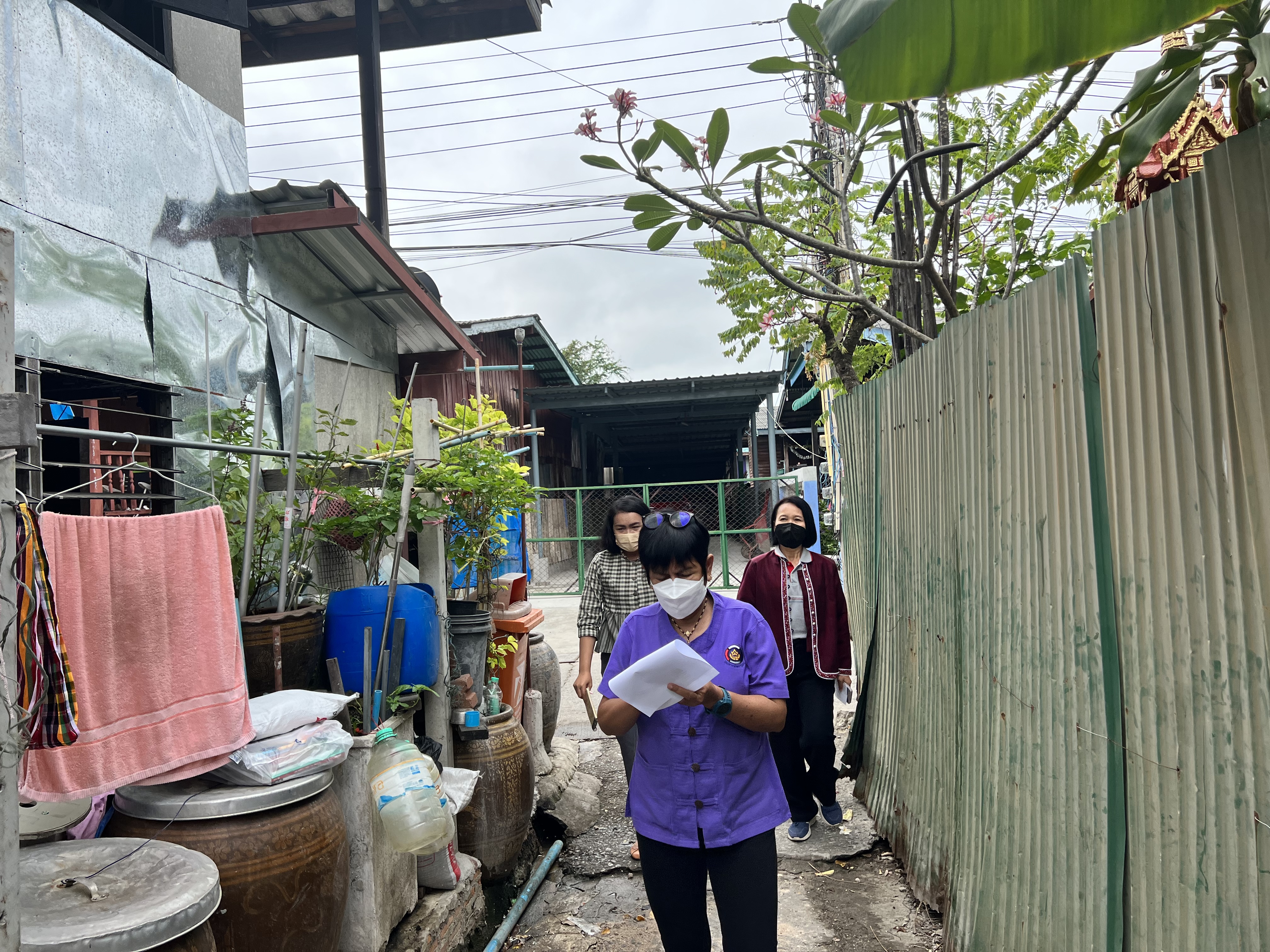 ??พช. ฉะเชิงเทรา ลงพื้นที่เตรียมความพร้อมส่งมอบบ้านโครงการบ้านห่วงใยจากใจ GLO ประจำปี 2565