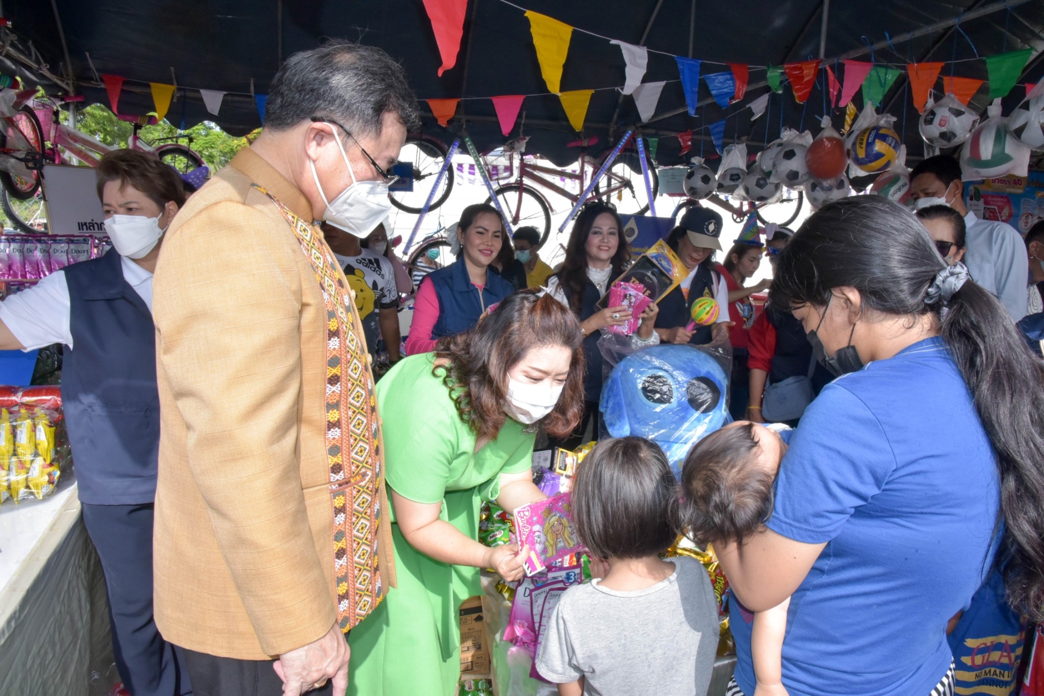 ?? พช. ฉะเชิงเทรา ร่วมงานฉลองวันเด็กแห่งชาติ ส่งมอบทุนพัฒนาเด็กชนบทฯ 30,000 บาท !!