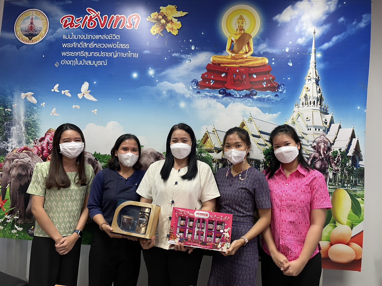 ??ทีมพช.ฉะเชิงเทรา แสดงความยินดีกับข้าราชการในที่ได้ย้ายตามความประสงค์