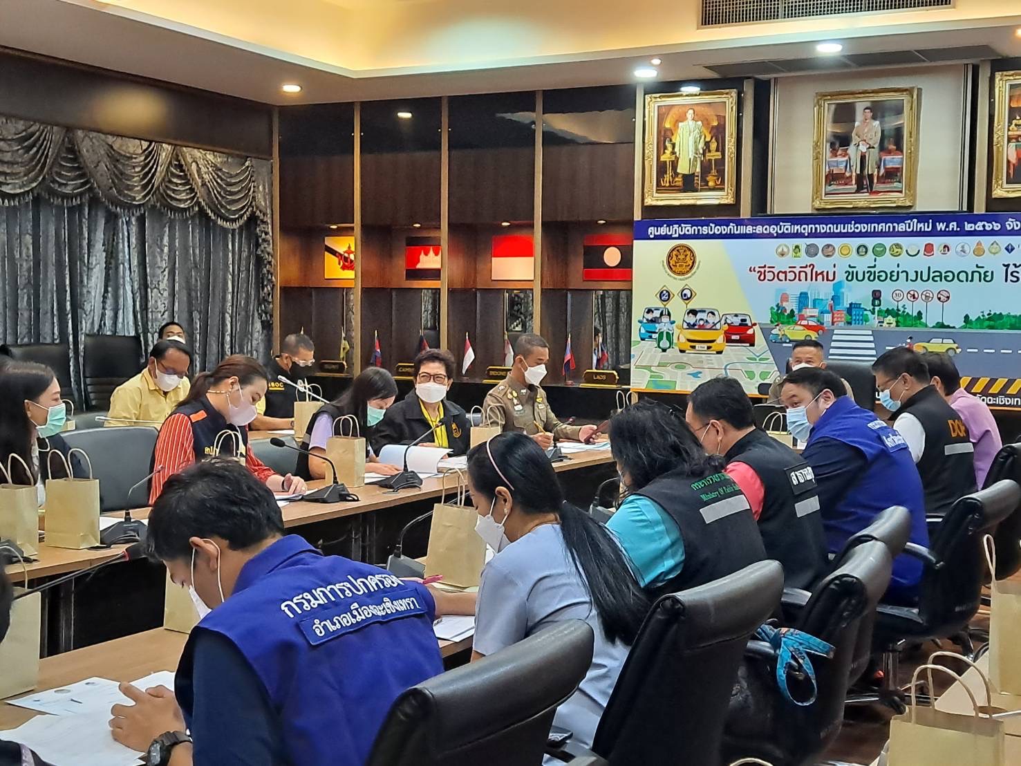 ??พช.ฉะเชิงเทราร่วมประชุมคณะกรรมการศูนย์ปฏิบัติการป้องกันและลดอุบัติเหตุทางถนนช่วงเทศกาลปีใหม่ พ.ศ.2566