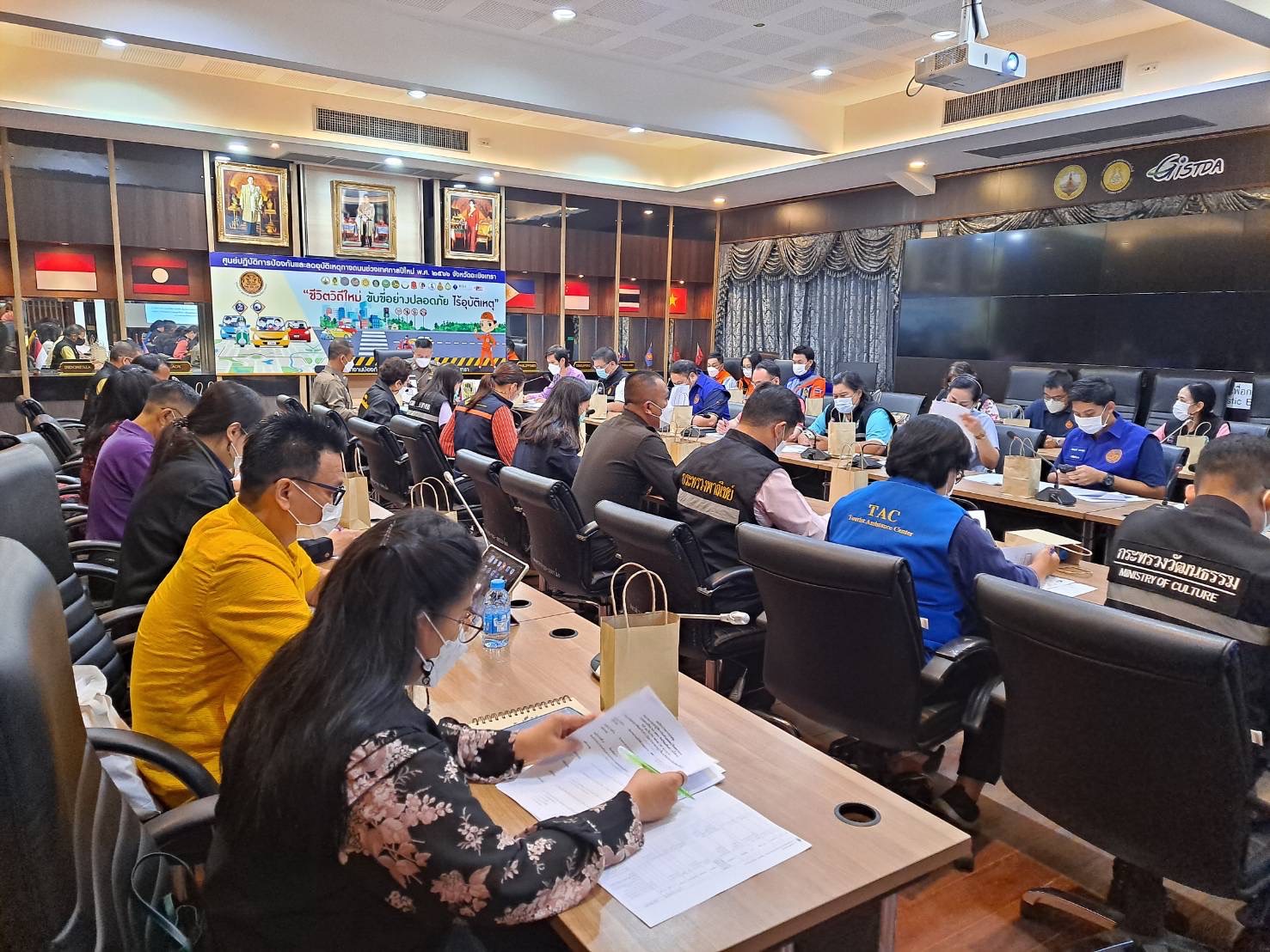 ??พช.ฉะเชิงเทราร่วมประชุมคณะกรรมการศูนย์ปฏิบัติการป้องกันและลดอุบัติเหตุทางถนนช่วงเทศกาลปีใหม่ พ.ศ.2566