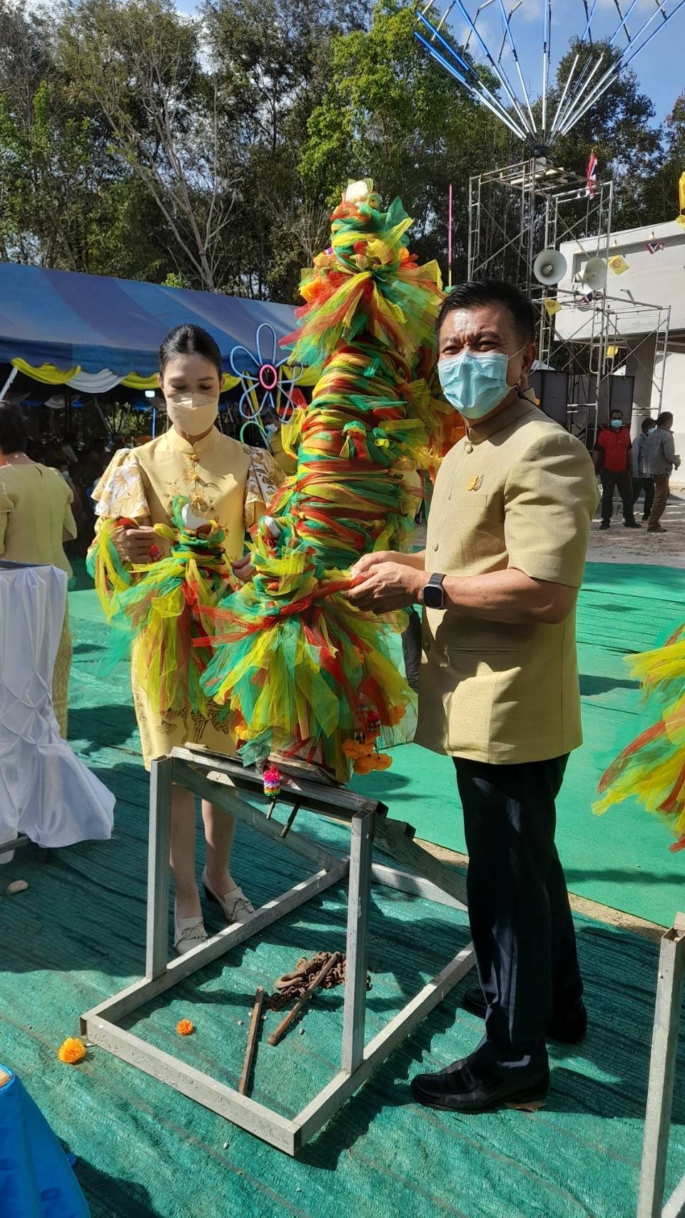 ??พช.ฉะเชิงเทราร่วมพิธียกช่อฟ้า พิธียกฉัตรอุโบสถ วัดเทพประทาน