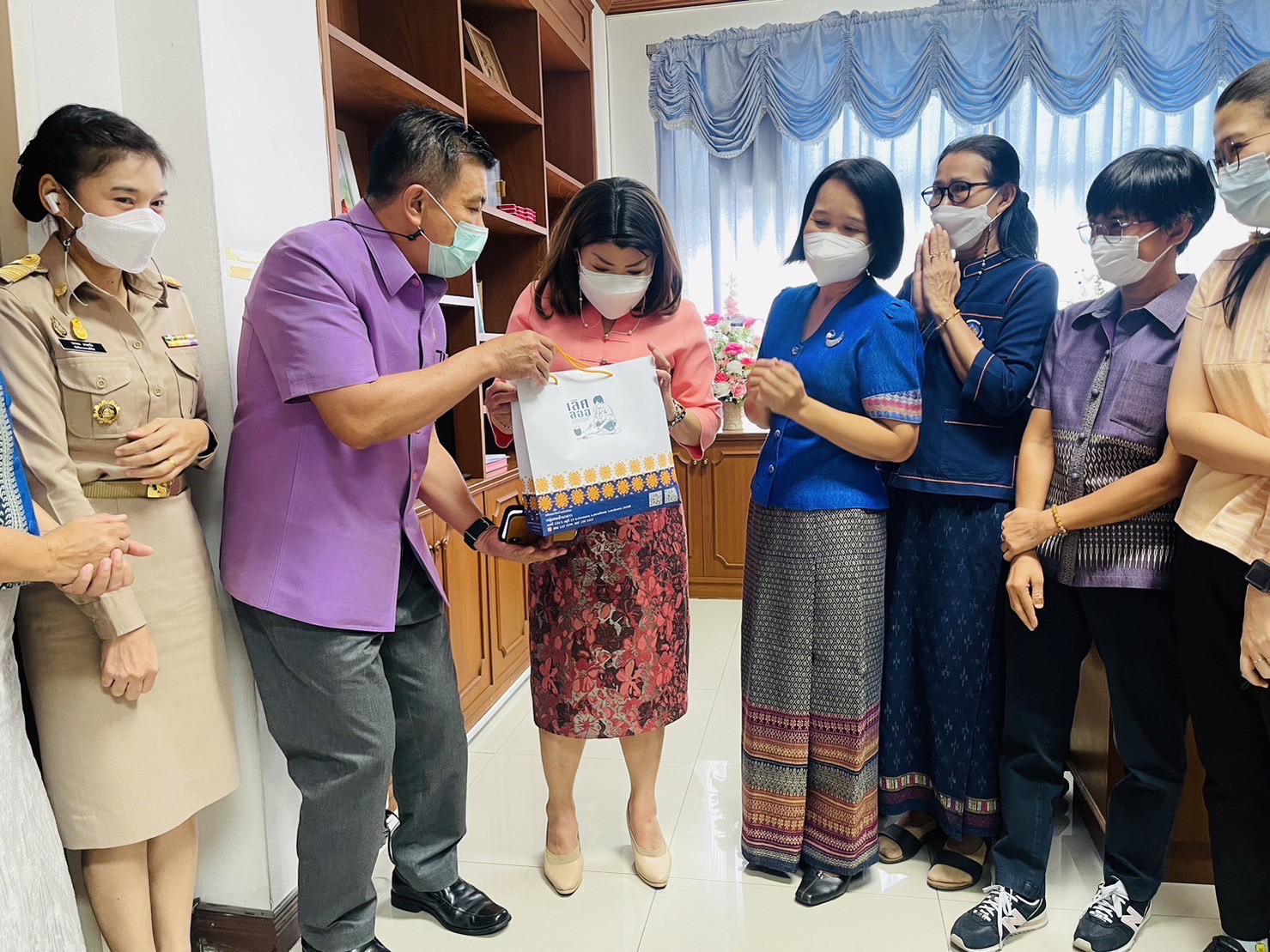 ??พช.ฉะเชิงเทราร่วมอวยพรปีใหม่ 2566 แก่รองผู้ว่าราชการจังหวัดฉะเชิงเทรา