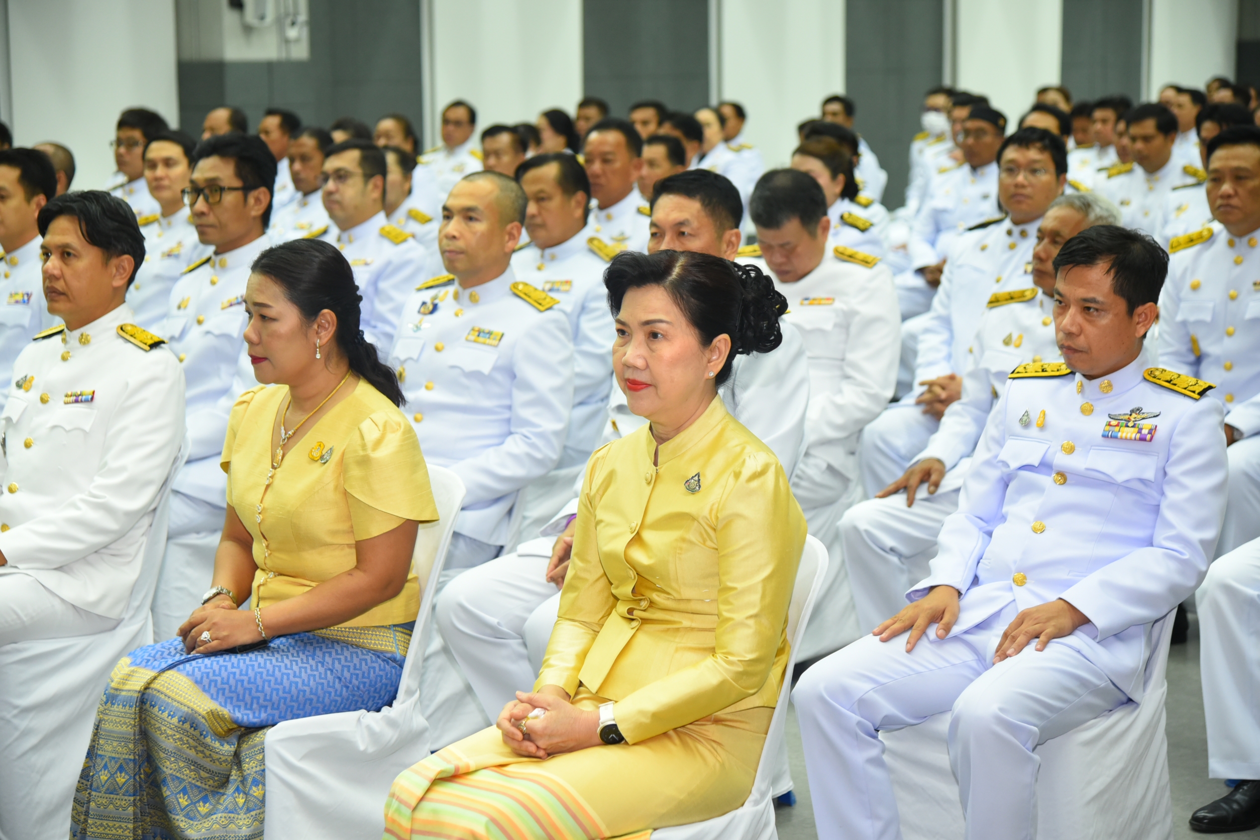 พช. ฉะเชิงเทรา ร่วมพิธีรับพระราชทานพระบรมฉายาลักษณ์ พระบาทสมเด็จ พระเจ้าอยู่หัว ที่ฉายกับสมเด็จพระนางเจ้า ฯ พระบรมราชินี