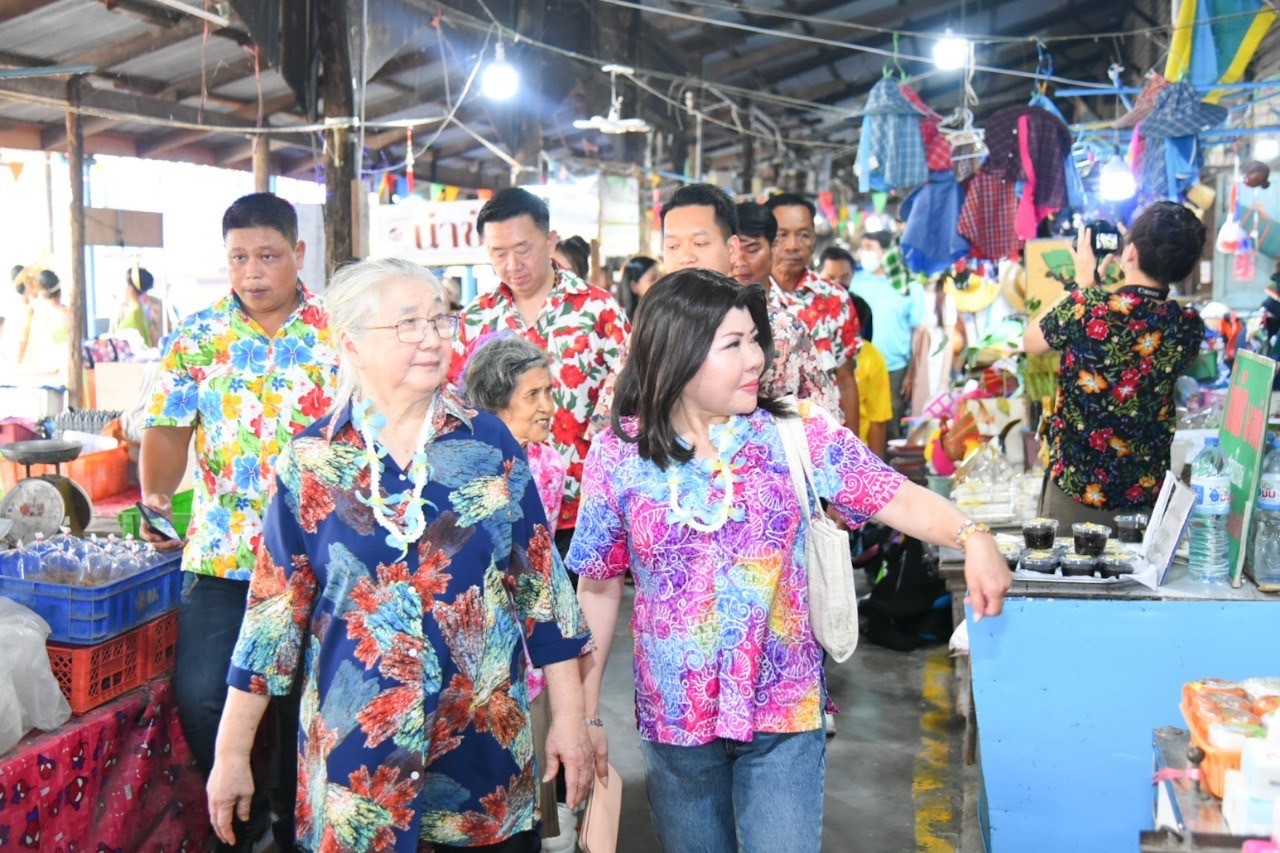 พช. ฉะเชิงเทรา ร่วมพิธีเปิดงานประเพณีตลาดคลองสวน 100 ปี