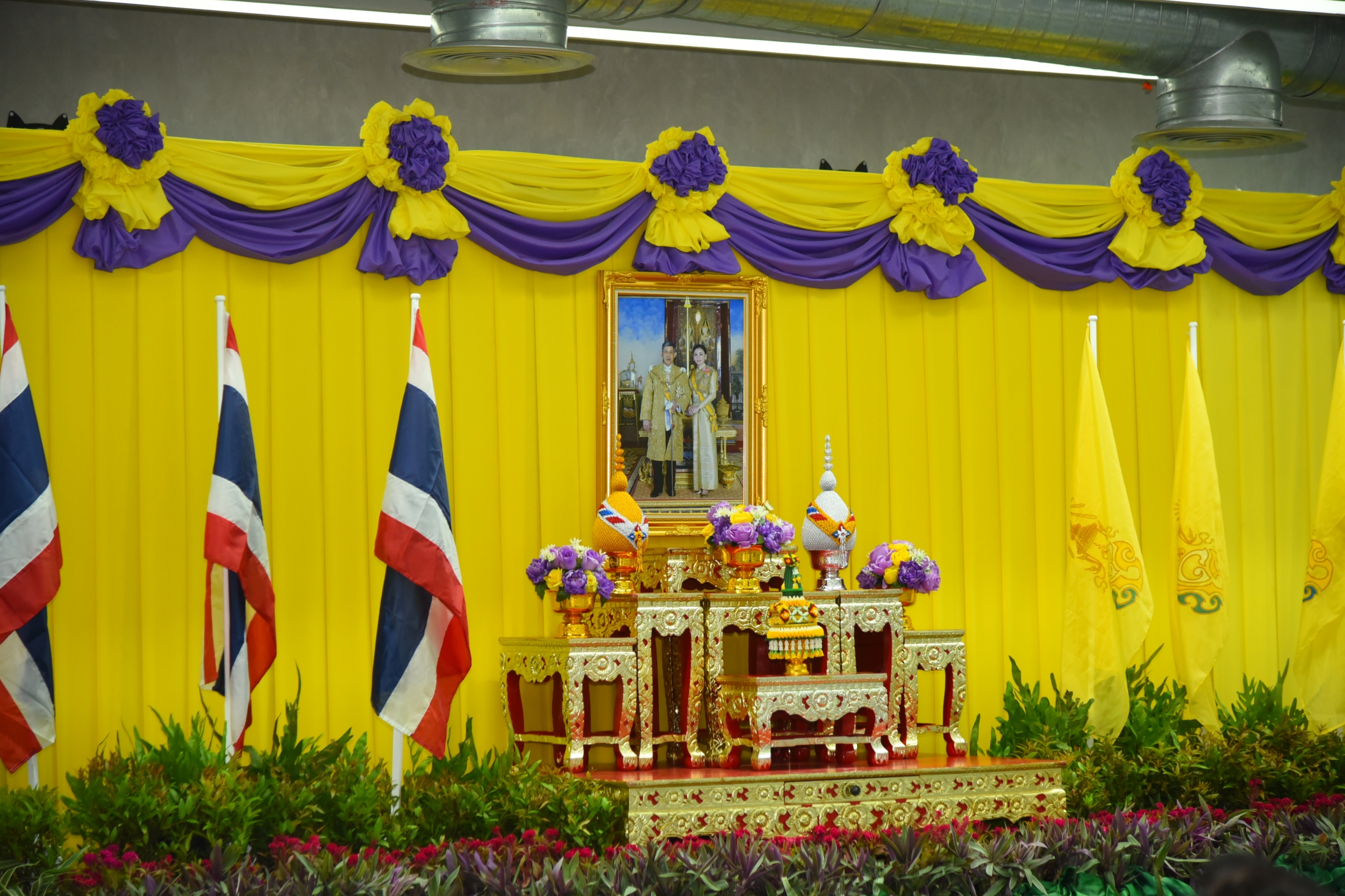 พช. ฉะเชิงเทรา ร่วมพิธีรับพระราชทานพระบรมฉายาลักษณ์ พระบาทสมเด็จ พระเจ้าอยู่หัว ที่ฉายกับสมเด็จพระนางเจ้า ฯ พระบรมราชินี