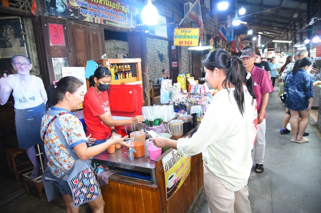 พช. ฉะเชิงเทรา ร่วมพิธีเปิดงานประเพณีตลาดคลองสวน 100 ปี