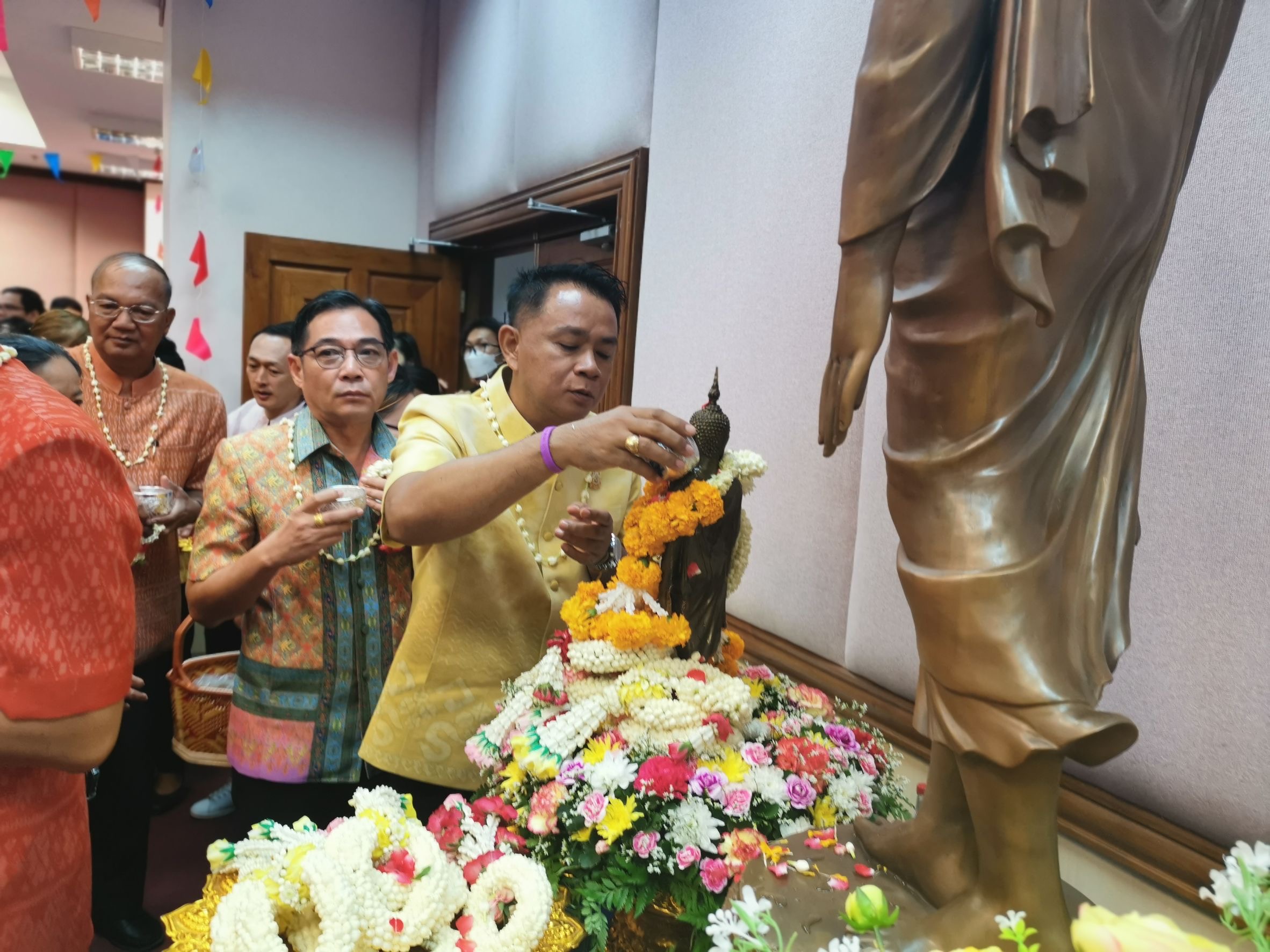 🐘🐟 พช. ฉะเชิงเทรา ร่วมกิจกรรมรดน้ำขอพรอดีตผู้บริหาร กรมการพัฒนาชุมชน ประจำปี 2567