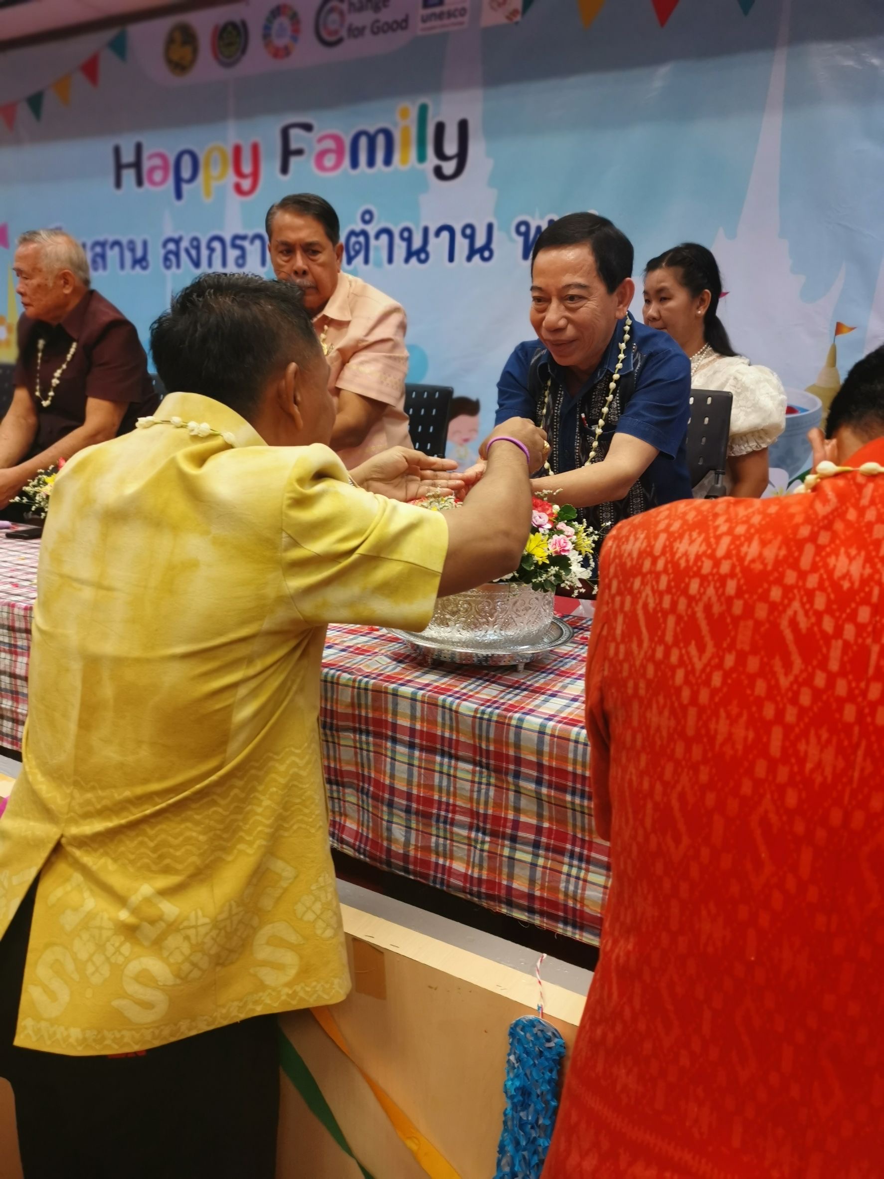 🐘🐟 พช. ฉะเชิงเทรา ร่วมกิจกรรมรดน้ำขอพรอดีตผู้บริหาร กรมการพัฒนาชุมชน ประจำปี 2567