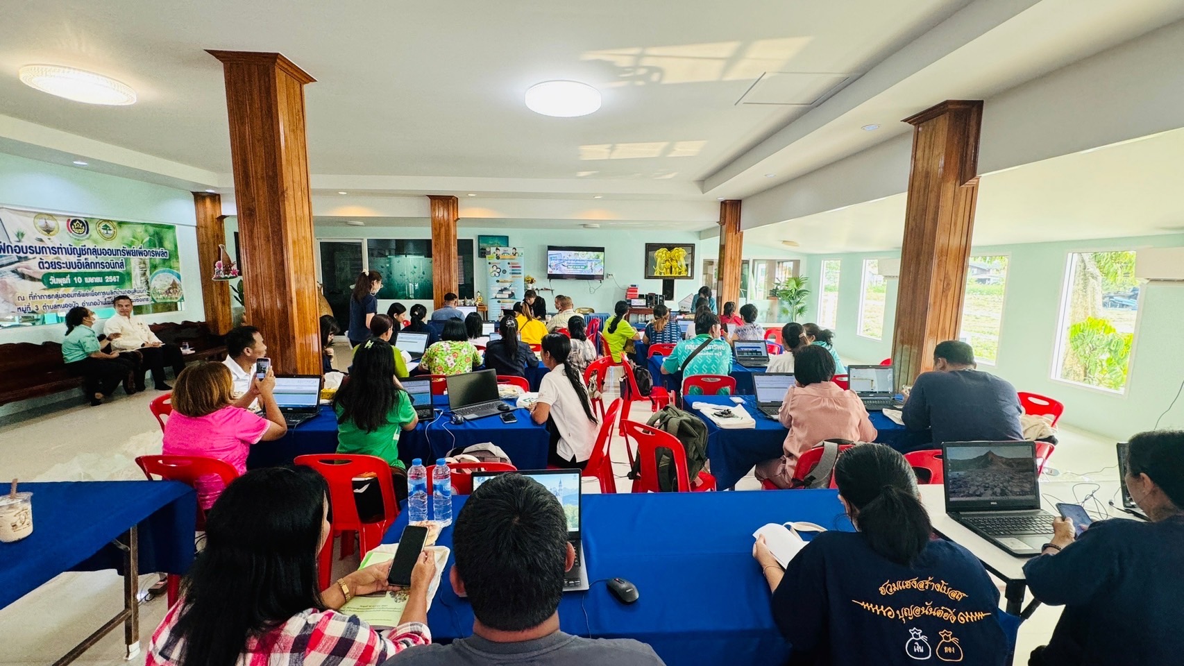 ผู้ตรวจ กรมฯ พช. ตรวจ ติดตาม และสนับสนุนโครงการฝึกอบรมการทำบัญชีกลุ่มออมทรัพย์เพื่อการผลิตด้วยระบบอิเล็กทรอนิกส์
