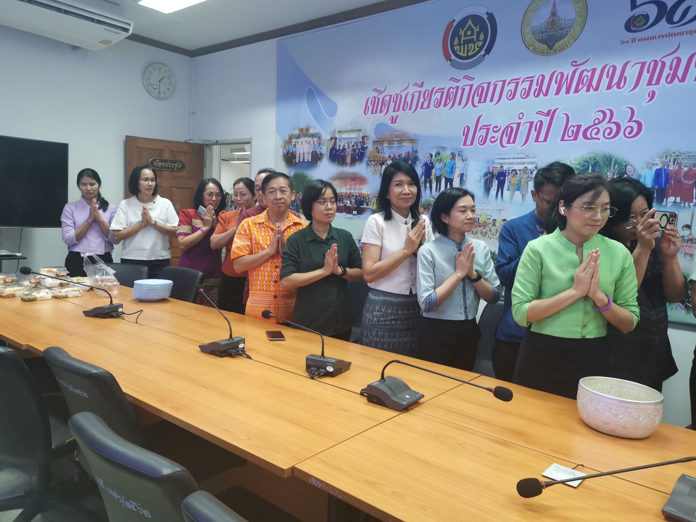 🐘🐟 พช. ฉะเชิงเทรา ร่วมรดน้ำขอพรผู้ตรวจราชการกรมการพัฒนาชุมชน