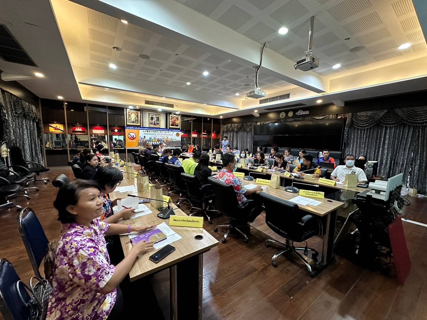 พช. ฉะเชิงเทรา ร่วมประชุมคณะกรรมการศูนย์ปฏิบัติการป้องกันและลดอุบัติเหตุทางถนนช่วงเทศกาลสงกรานต์ พ.ศ. 2567 จังหวัดฉะเชิงเทรา