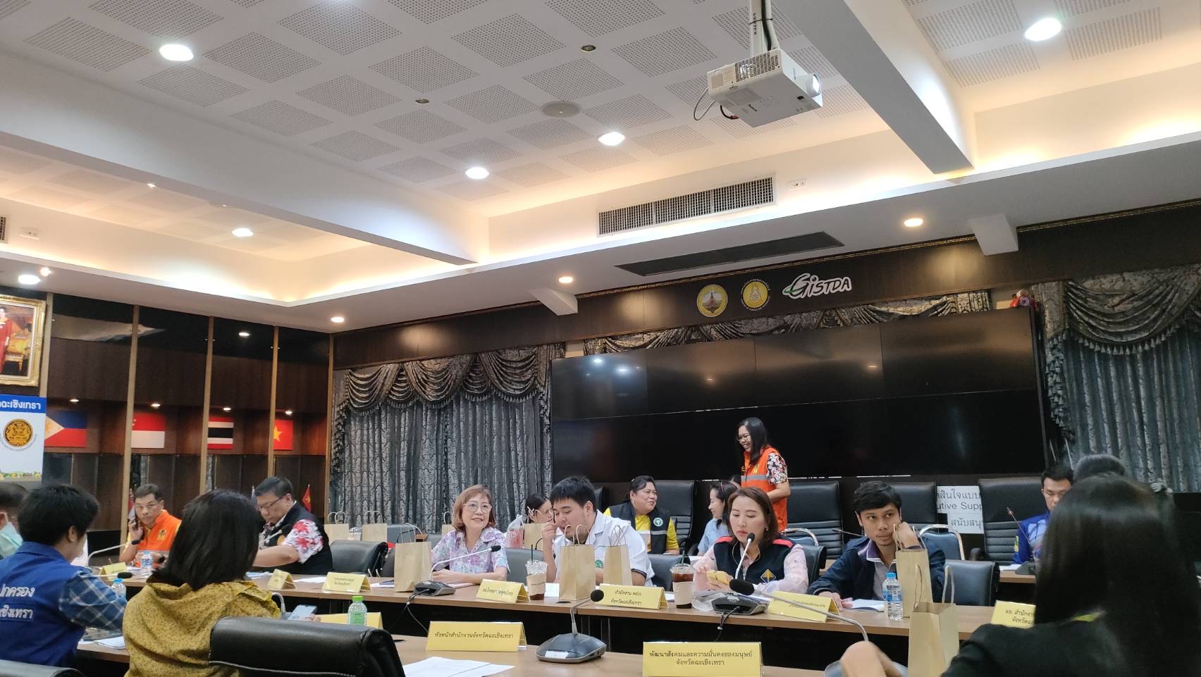 พช. ฉะเชิงเทรา ร่วมประชุมคณะกรรมการศูนย์ปฏิบัติการป้องกันและลดอุบัติเหตุทางถนนช่วงเทศกาลสงกรานต์ พ.ศ. 2567 จังหวัดฉะเชิงเทรา