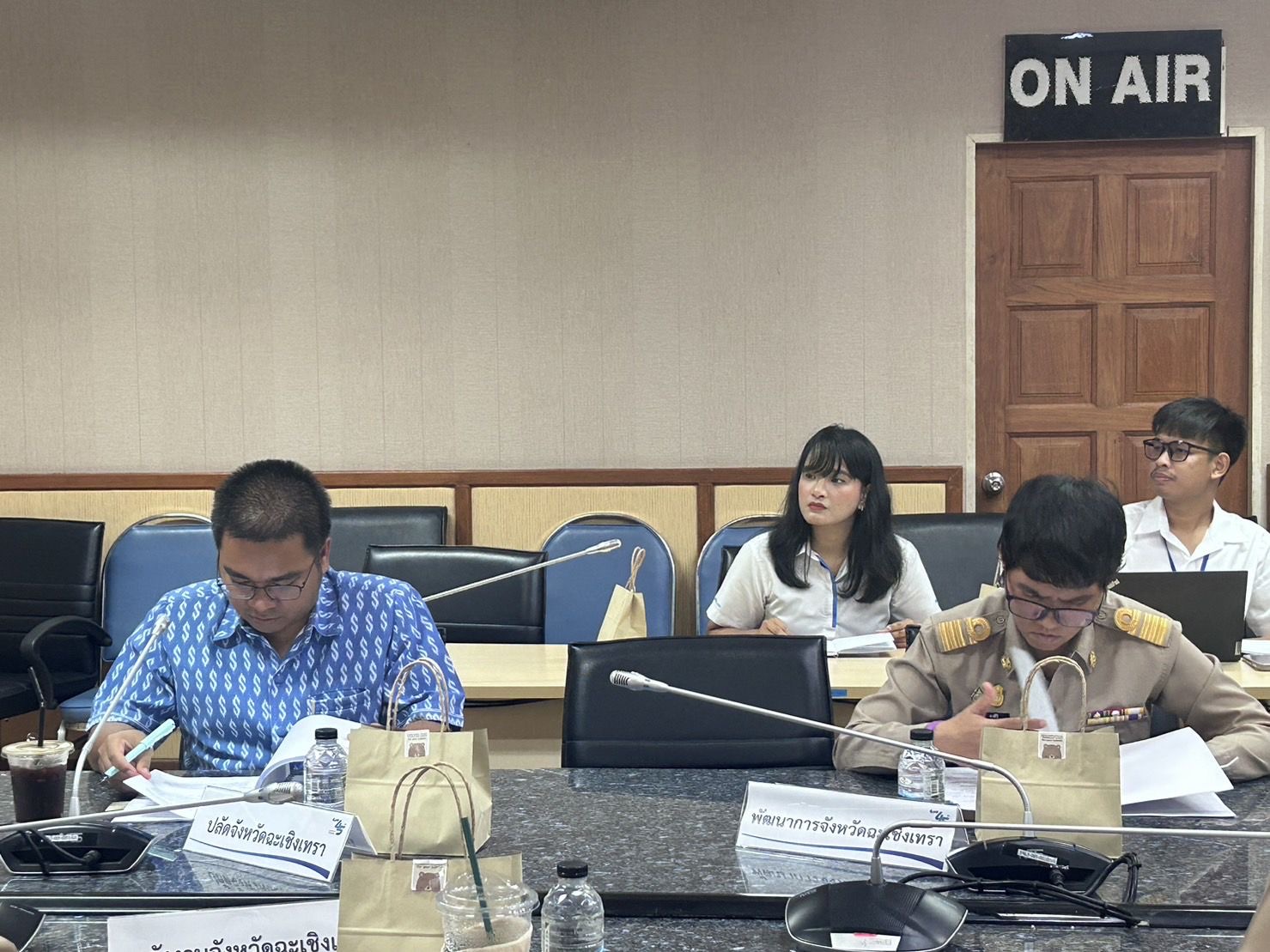 พช.ฉะเชิงเทรา ร่วมประชุมคณะกรรมการพิจารณาและกลั่นกรองการคืนประโยชน์ต่อสังคมฯ ครั้งที่ ๑/๒๕๖๗