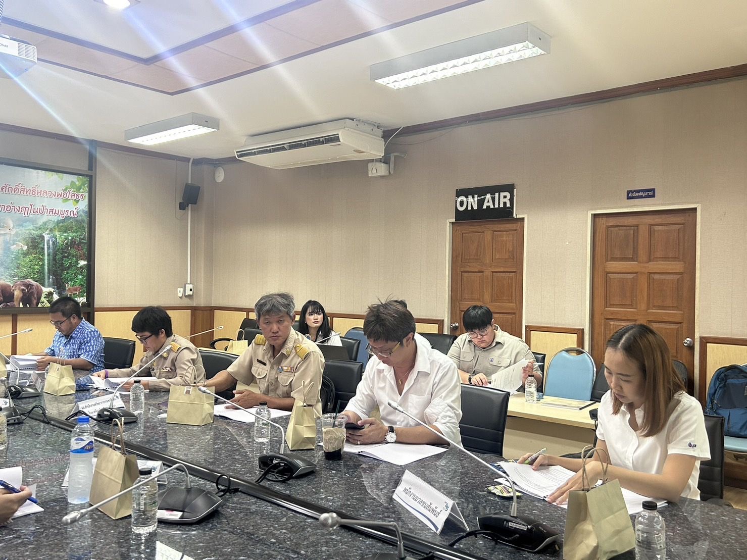 พช.ฉะเชิงเทรา ร่วมประชุมคณะกรรมการพิจารณาและกลั่นกรองการคืนประโยชน์ต่อสังคมฯ ครั้งที่ ๑/๒๕๖๗