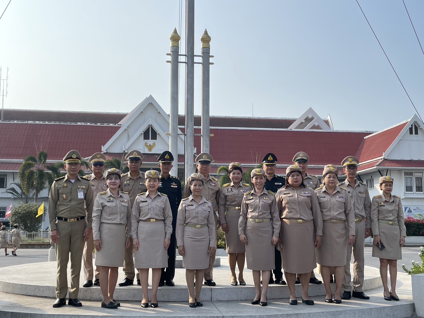 รักชาติ ภูมิใจในชาติ รำลึกในพระมหากรุณาธิคุณ !! พช. ฉะเชิงเทราเข้าร่วมกิจกรรมเข้าแถวเคารพรงชาติ