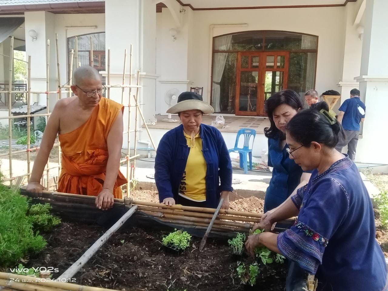 พช.ฉะเชิงเทรา น้อมนำแนวพระราชดำริของสมเด็จพระกนิษฐาธิราชเจ้า กรมสมเด็จพระเทพรัตนราชสุดาฯ สยามบรมราชกุมารี ปลูกผักสวนครัวเพื่อสร้างความมั่นคงทางอาหาร สร้างวัฒนธรรมปลูกพืชผักประจำครัวเรือน (ผู้นำต้องทำก่อน)