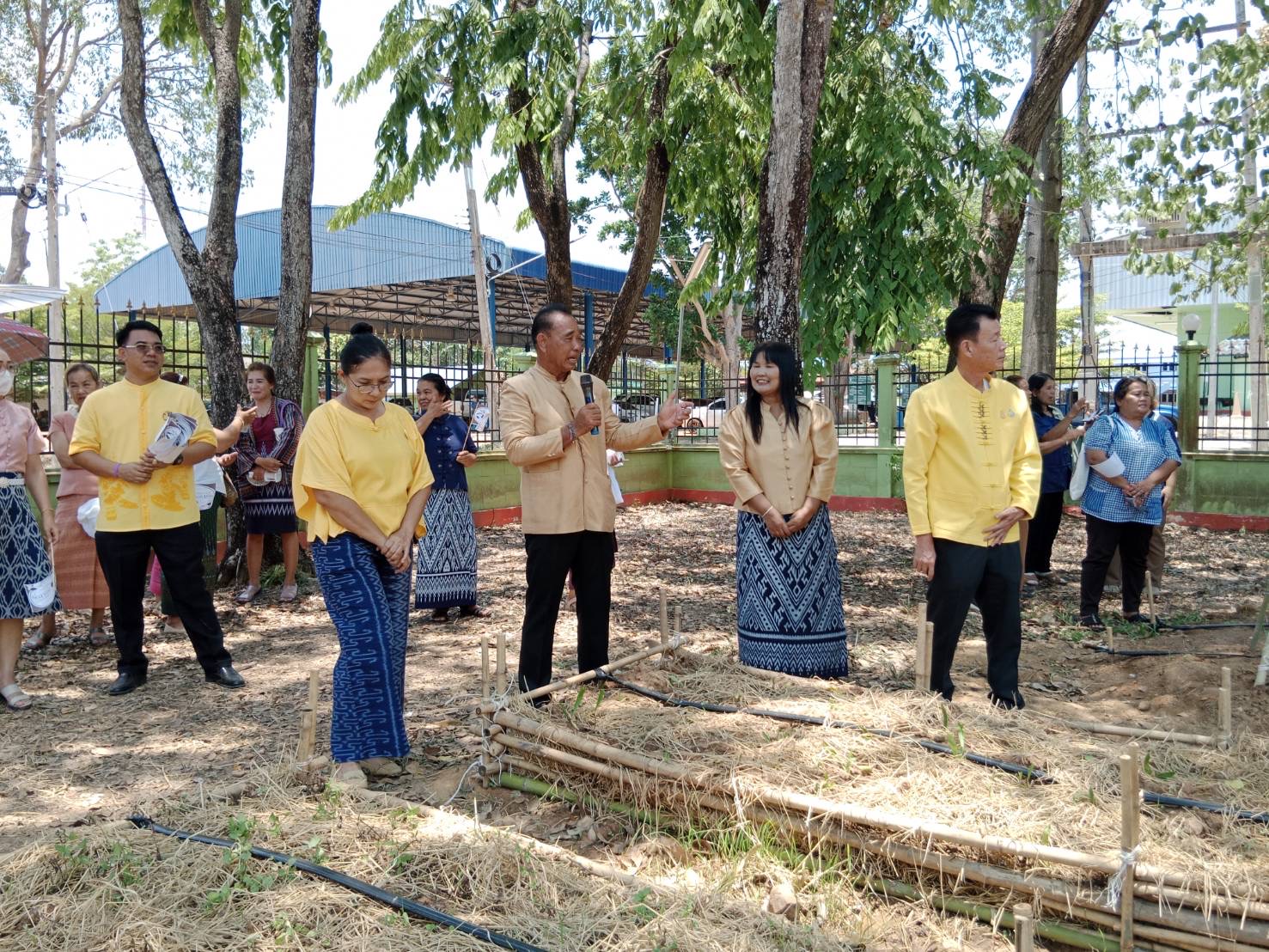 พช. ฉะเชิงเทรา ร่วมโครงการสตรีท่าตะเกียบยุคใหม่รวมพลังสร้างความมั่นคงทางอาหารพัฒนาอาชีพทางเลือกด้วยการปลูกผักปลอดสารและใช้ประโยชน์จากสีธรรมชาติของพืชพื้นถิ่น ได้รับงบประมาณเงินอุดหนุน จากกองทุนพัฒนาบทบาทสตรี ประจำปีงบประมาณ พ.ศ. 2567
