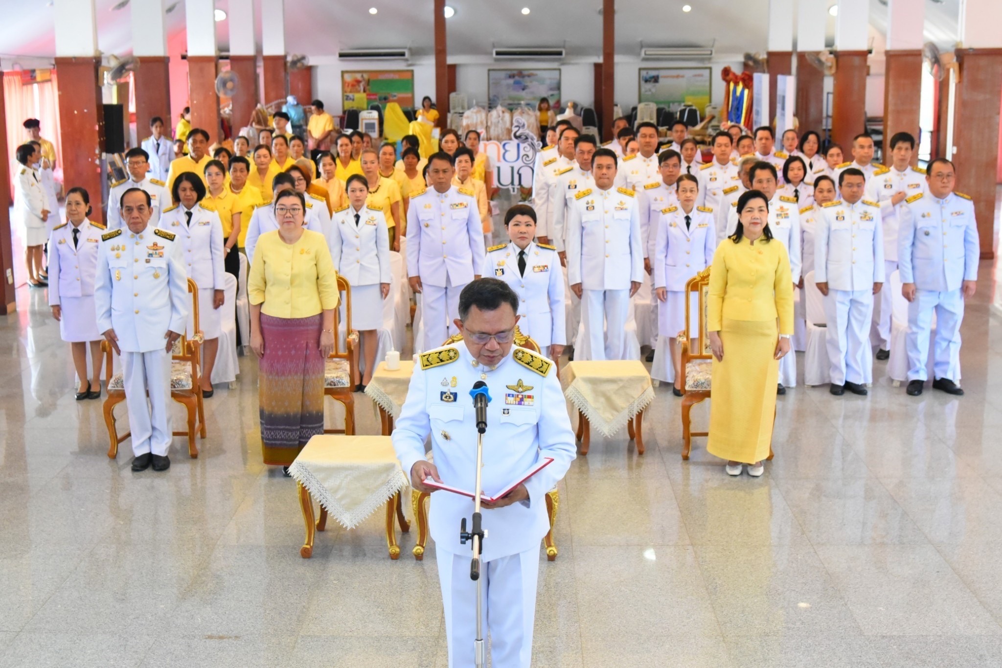 พิธีมอบแบบลายผ้าพระราชทาน “ผ้าลายสิริวชิราภรณ์” “ผ้าลายชบาปัตตานี” และเครื่องหมายรับรองสินค้าแฟชั่นและหัตถกรรมพระราชทาน “Sustainable Fashion : แฟชั่นแห่งความยั่งยืน”