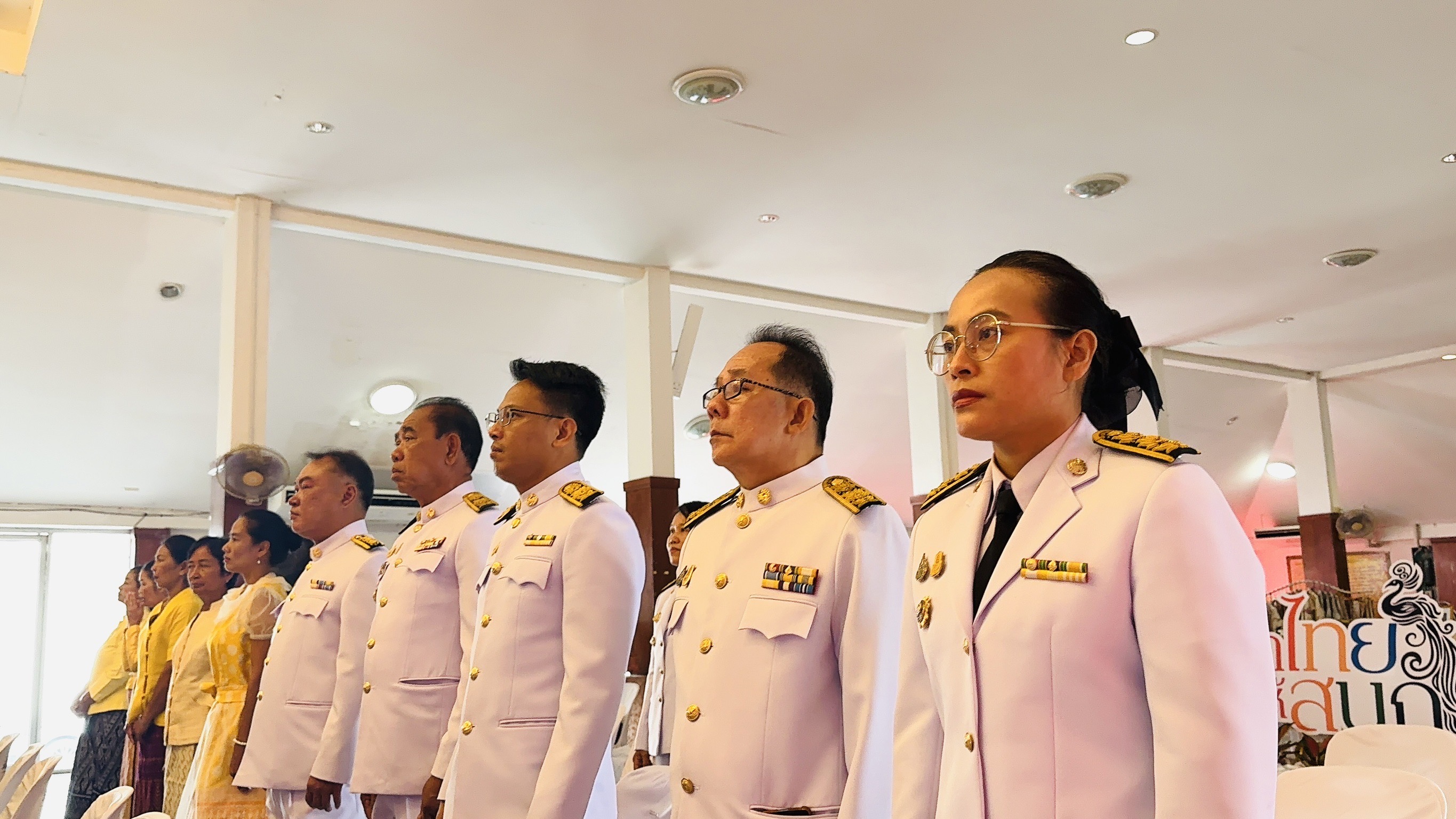 พิธีมอบแบบลายผ้าพระราชทาน “ผ้าลายสิริวชิราภรณ์” “ผ้าลายชบาปัตตานี” และเครื่องหมายรับรองสินค้าแฟชั่นและหัตถกรรมพระราชทาน “Sustainable Fashion : แฟชั่นแห่งความยั่งยืน”