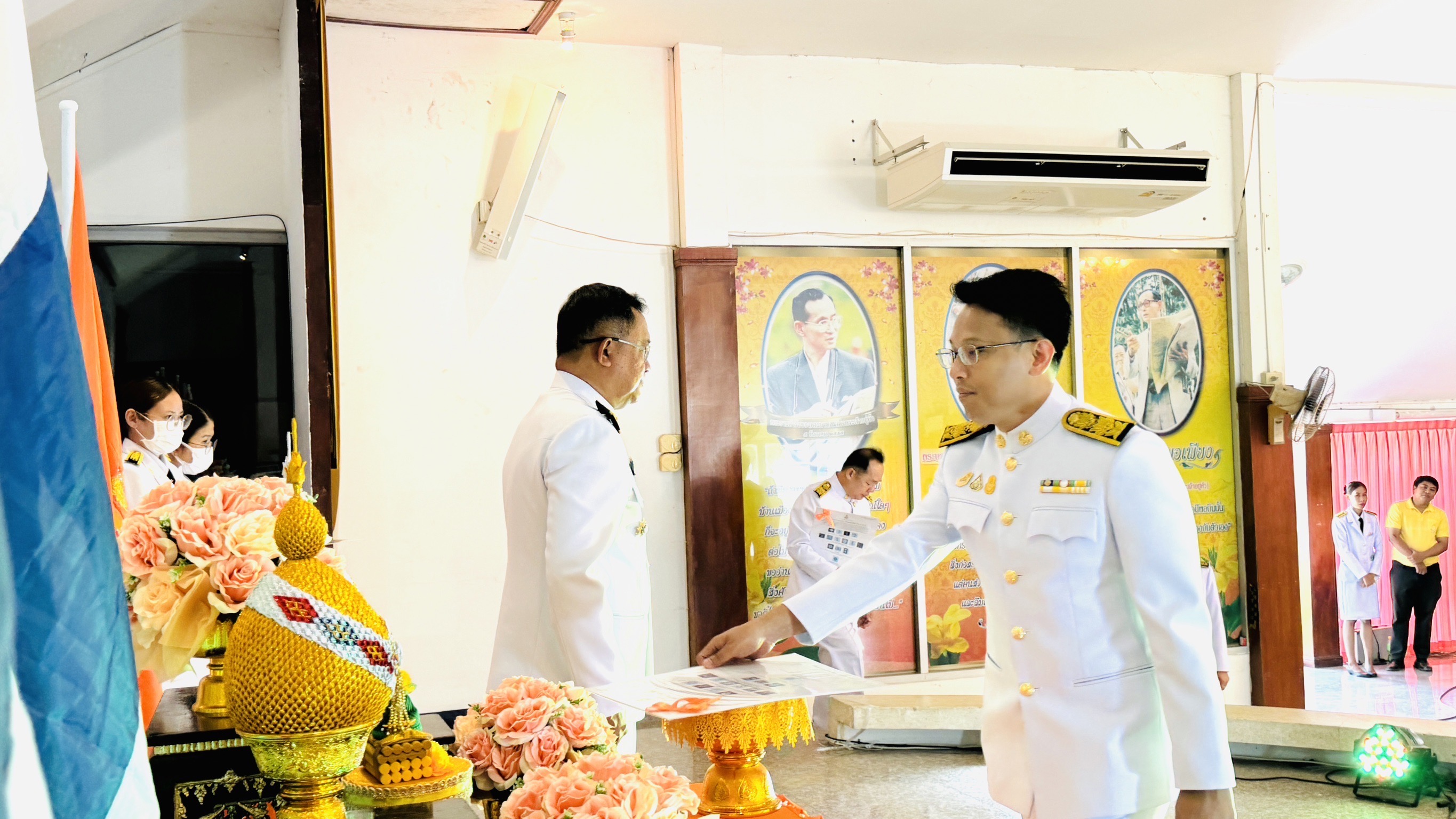 พิธีมอบแบบลายผ้าพระราชทาน “ผ้าลายสิริวชิราภรณ์” “ผ้าลายชบาปัตตานี” และเครื่องหมายรับรองสินค้าแฟชั่นและหัตถกรรมพระราชทาน “Sustainable Fashion : แฟชั่นแห่งความยั่งยืน”