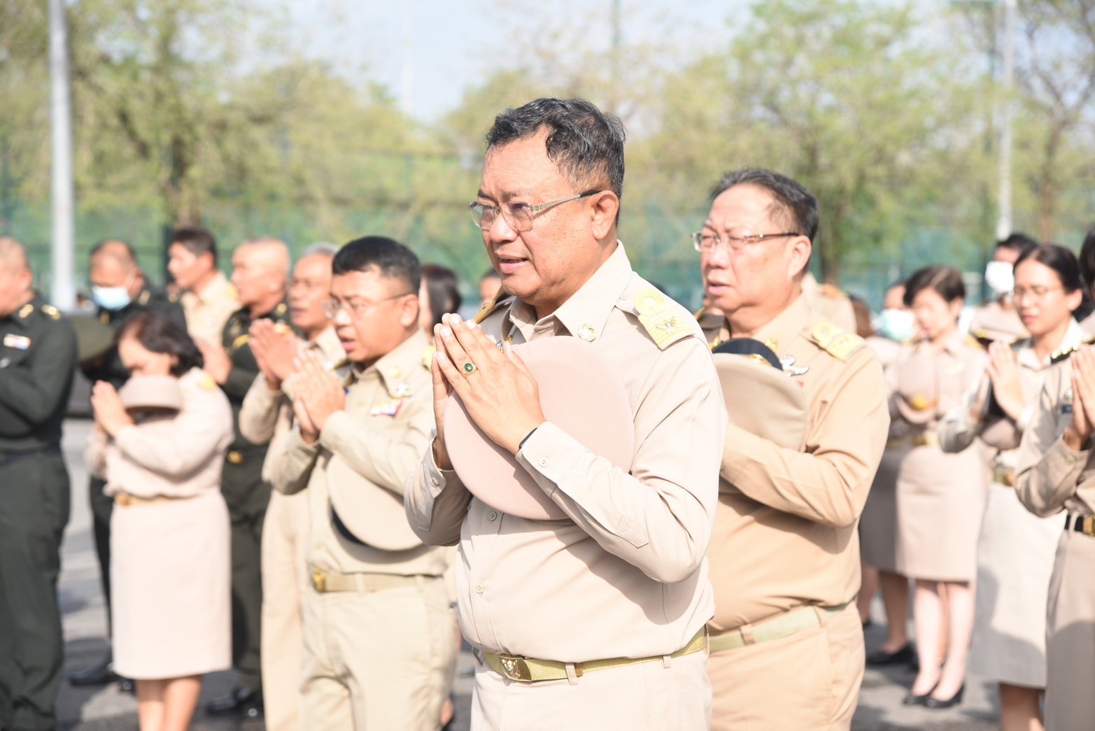 รักชาติ ภูมิใจในชาติ รำลึกในพระมหากรุณาธิคุณ !! พช. ฉะเชิงเทราเข้าร่วมกิจกรรมเข้าแถวเคารพธงชาติ