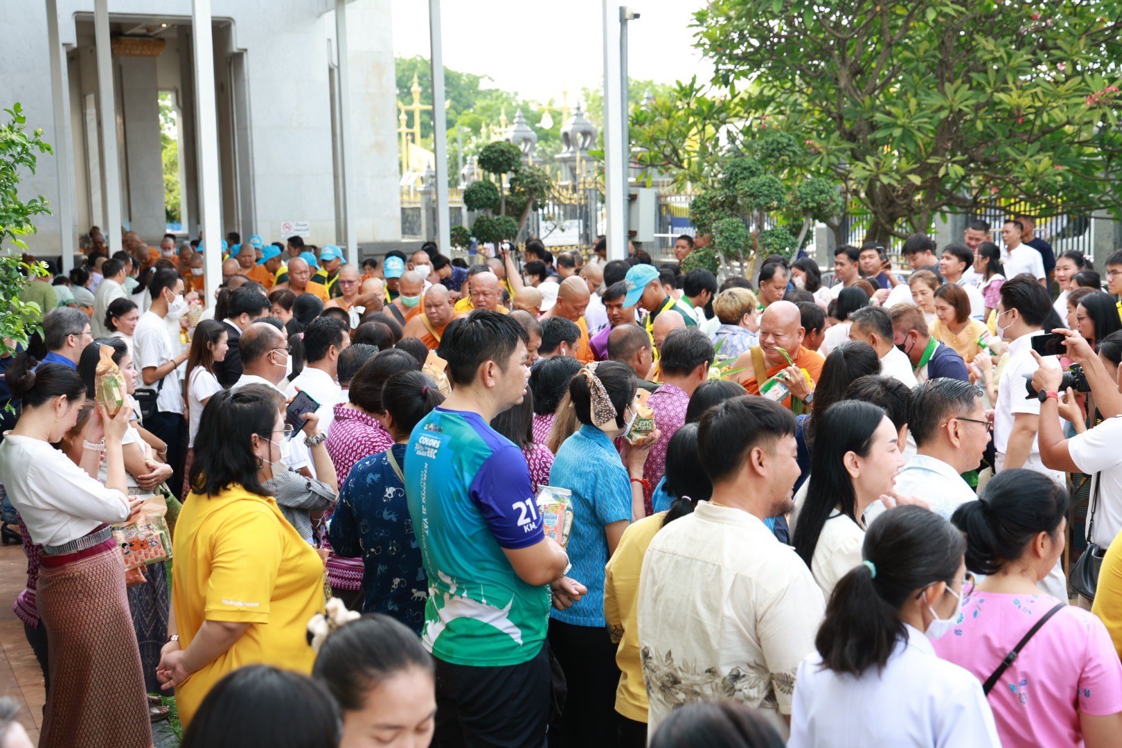 พช. ฉะเชิงเทรา ร่วมโครงการผู้ว่าฯ พาเข้าวัด ประชา รัฐ ร่วมใจ ใฝ่รักษาศีล 5 จังหวัดฉะเชิงเทรา ประจำปีงบประมาณ พ.ศ. 2567 ประจำเดือน พฤษภาคม 2567 และโครงการส่งเสริมการเผยแผ่พระพุทธศาสนา เนื่องในเทศกาลวันสำคัญทางพระพุทธศาสนา (วันวิสาบูชา)