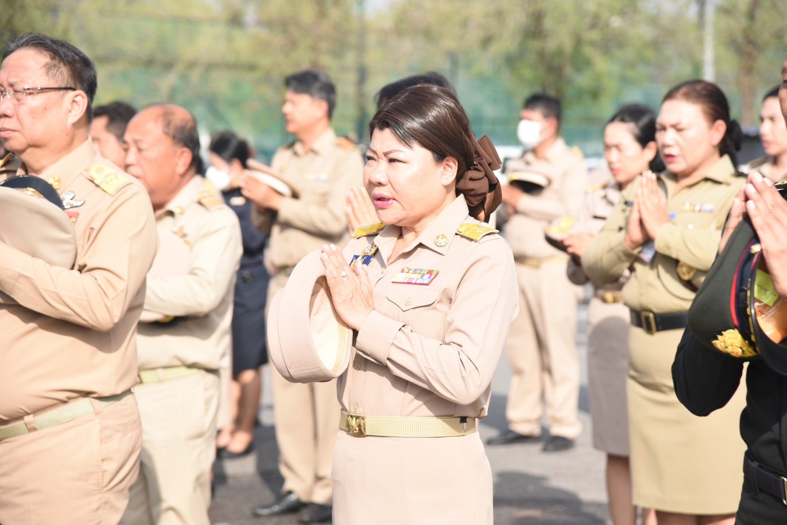 รักชาติ ภูมิใจในชาติ รำลึกในพระมหากรุณาธิคุณ !! พช. ฉะเชิงเทราเข้าร่วมกิจกรรมเข้าแถวเคารพธงชาติ