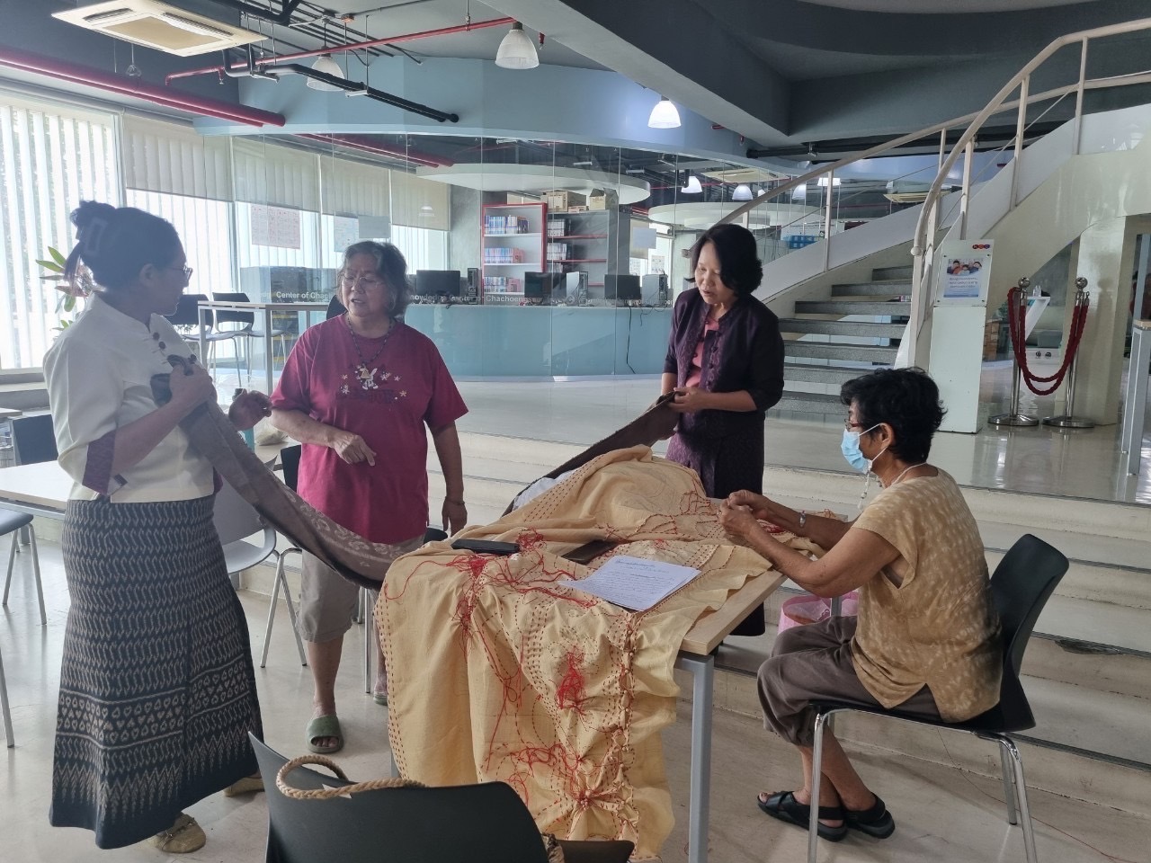 พช. ฉะเชิงเทรา ติดตามสนับสนุนการประกวดสุดยอดผ้าจังหวัดฉะเชิงเทรา ประจำปี 2567