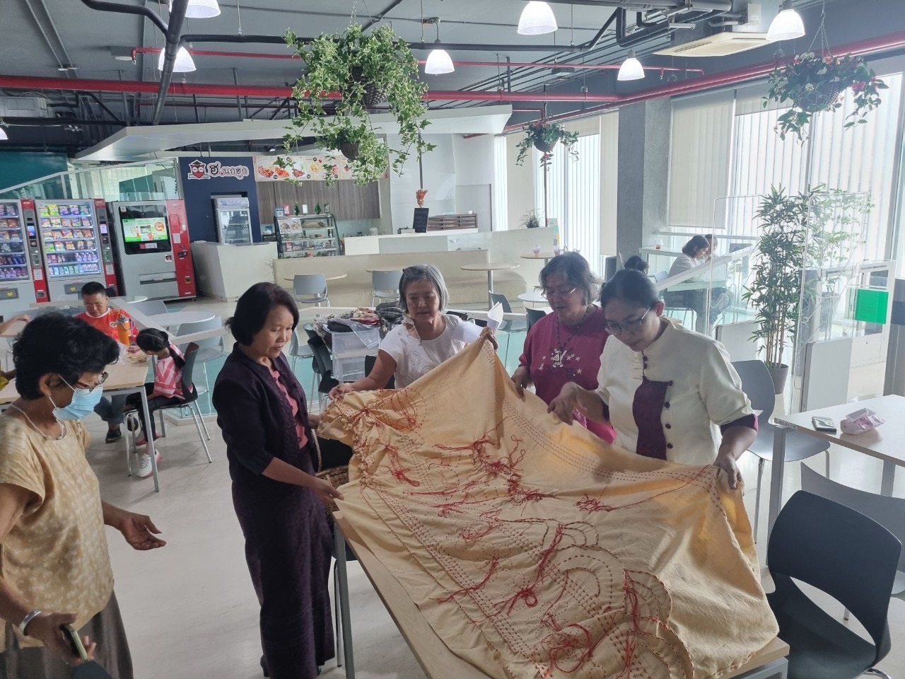พช. ฉะเชิงเทรา ติดตามสนับสนุนการประกวดสุดยอดผ้าจังหวัดฉะเชิงเทรา ประจำปี 2567