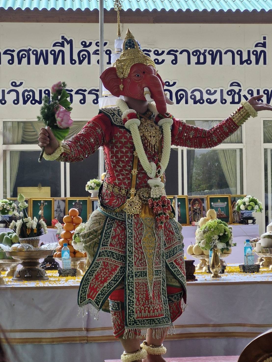พช. ฉะเชิงเทรา ร่วมเป็นเกียรติในพิธีบวงสรวงสิ่งศักดิ์สิทธิ์ในพิธีการศพที่ได้รับพระราชทาน จังหวัดฉะเชิงเทรา ประจำปี2567