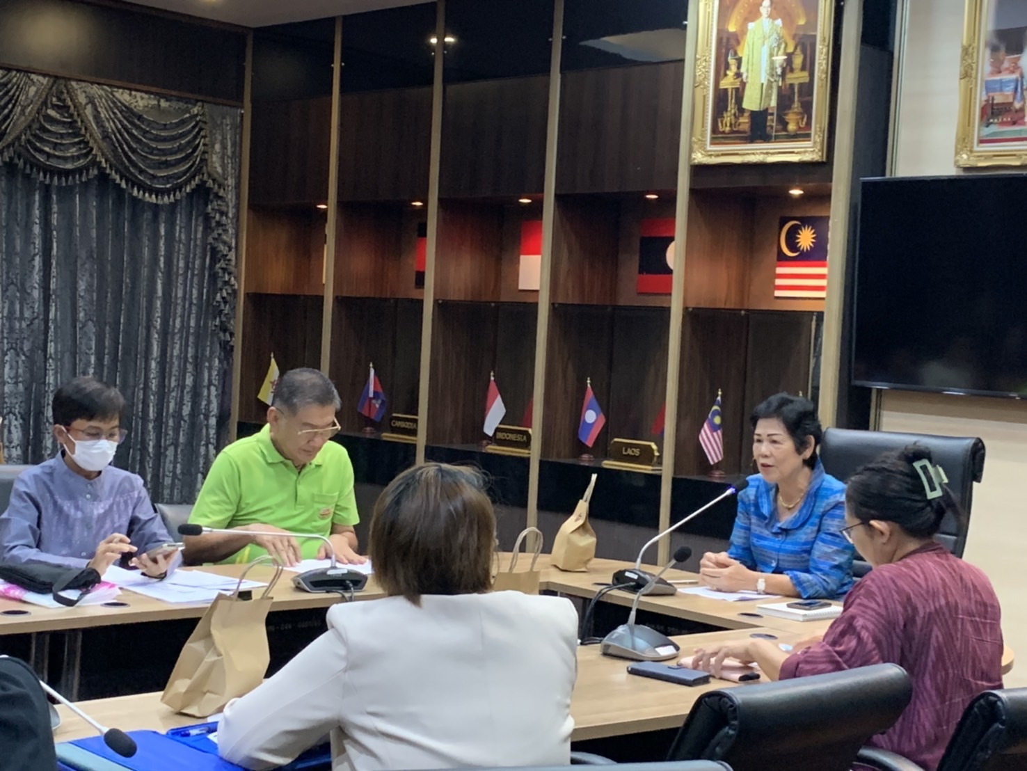 พช. ฉะเชิงเทรา จัดประชุมคณะกรรมการเครือข่าย OTOP จังหวัดฯ และผู้ผลิต ผู้ประกอบการ OTOP ระดับ 3-5 ดาว