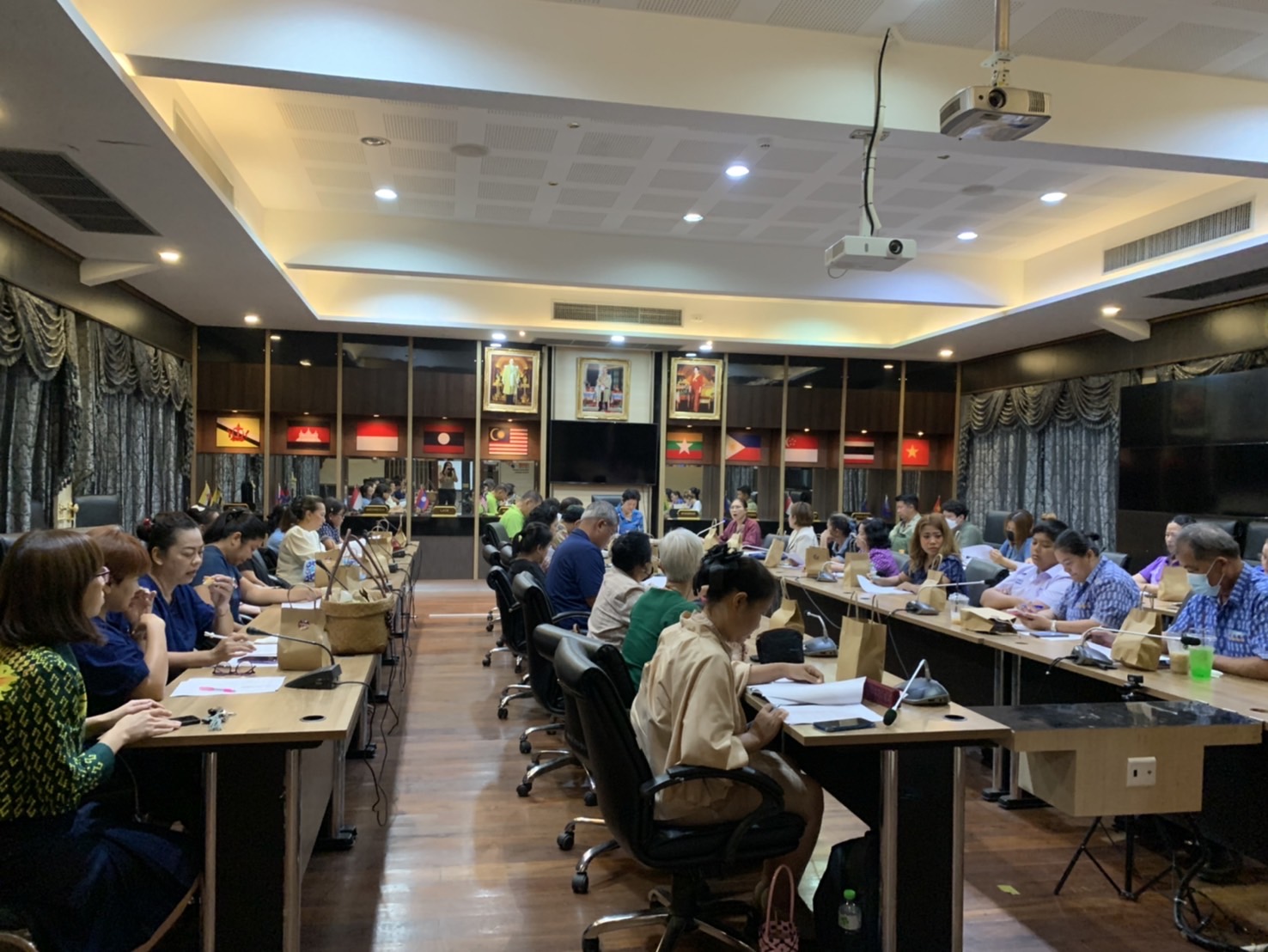 พช. ฉะเชิงเทรา จัดประชุมคณะกรรมการเครือข่าย OTOP จังหวัดฯ และผู้ผลิต ผู้ประกอบการ OTOP ระดับ 3-5 ดาว