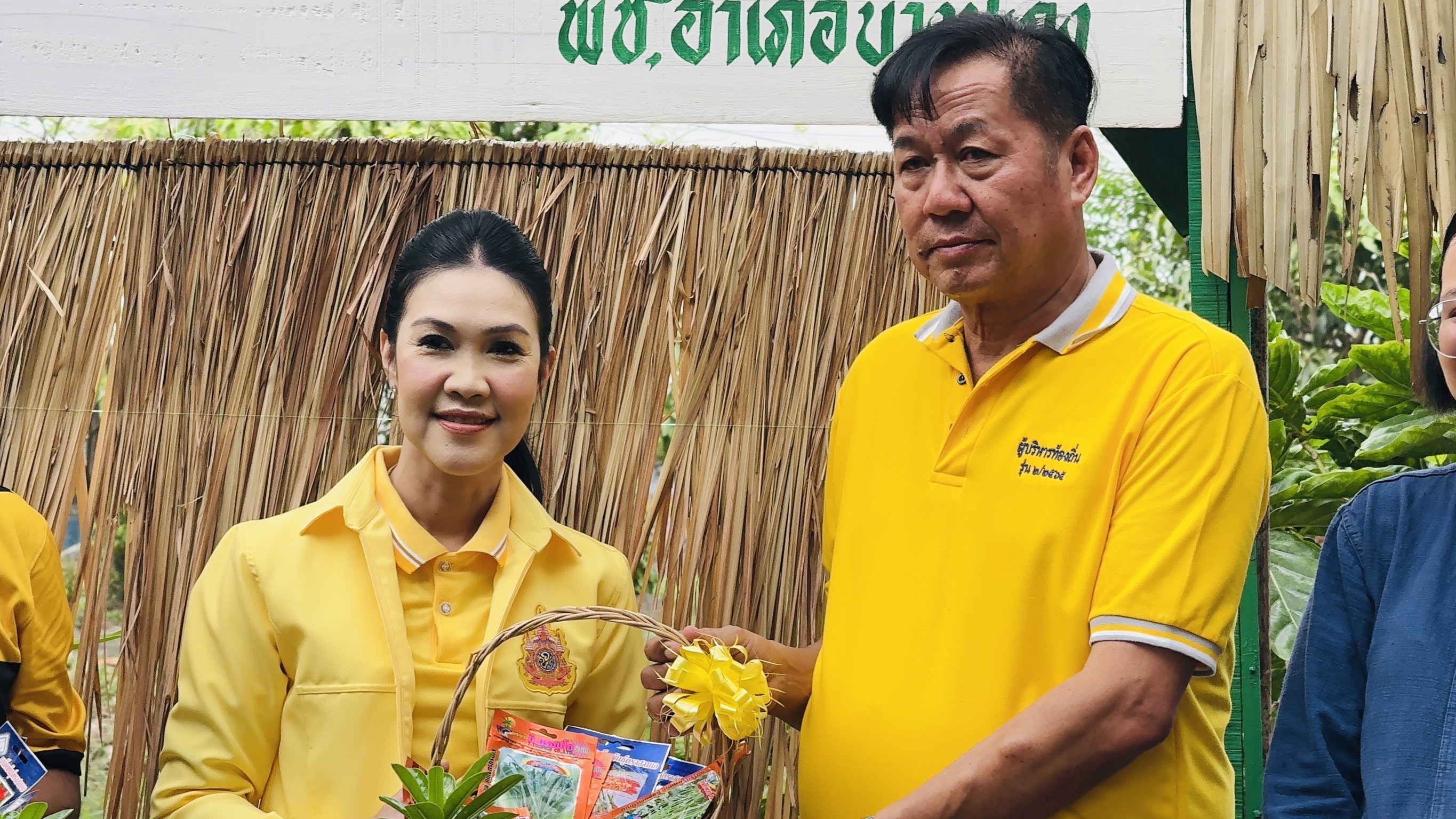 พช. ฉะเชิงเทรา ร่วมกิจกรรม “วัดนี้มีรัก ปลูกผักแบ่งปัน” ขับเคลื่อนโครงการตำบลเข้มแข็ง ตามหลักปรัชญาของเศรษฐกิจพอเพียง