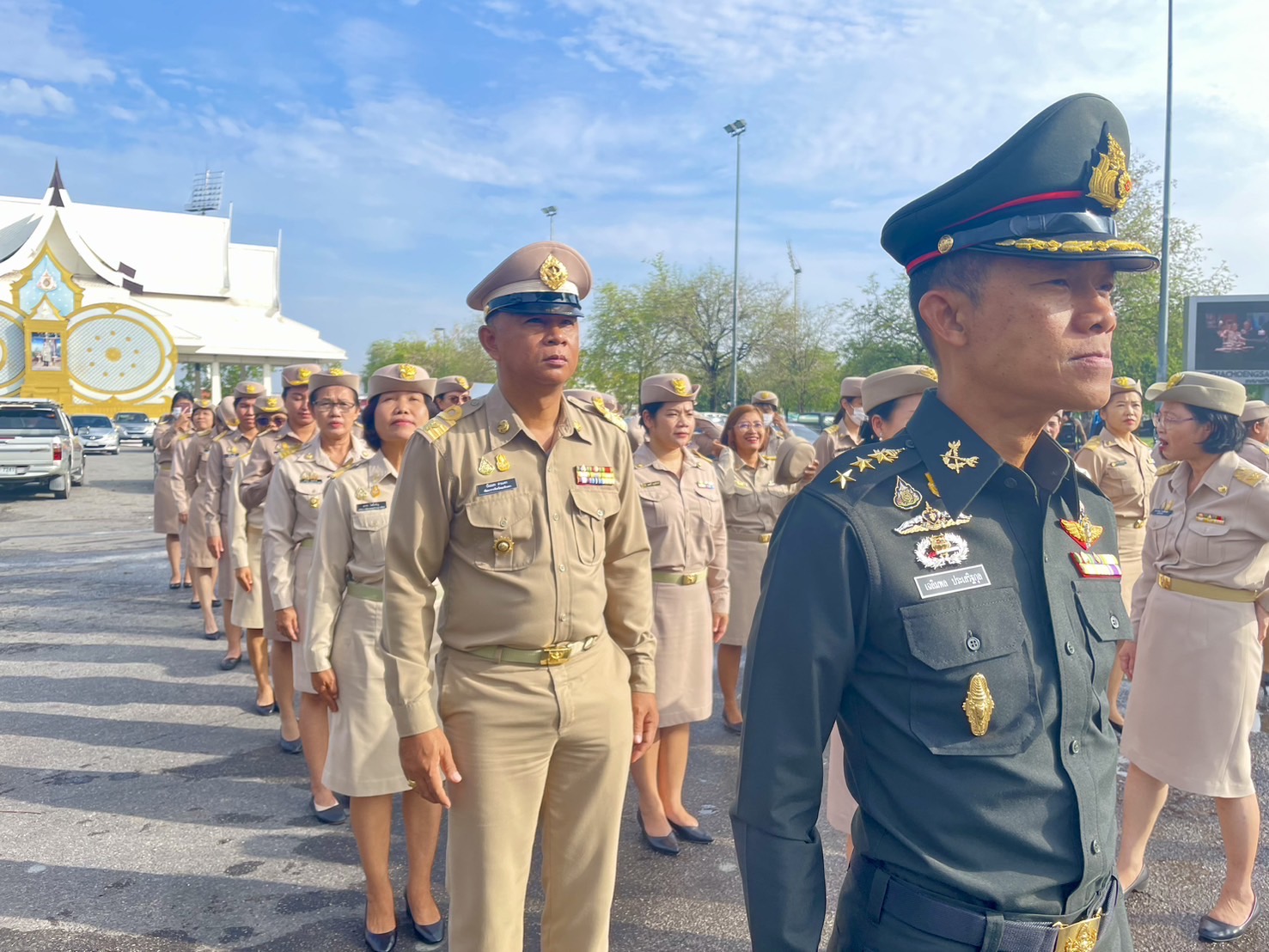 รักชาติ ภูมิใจในชาติ รำลึกในพระมหากรุณาธิคุณ !! พช. ฉะเชิงเทราเข้าร่วมกิจกรรมเข้าแถวเคารพธงชาติ