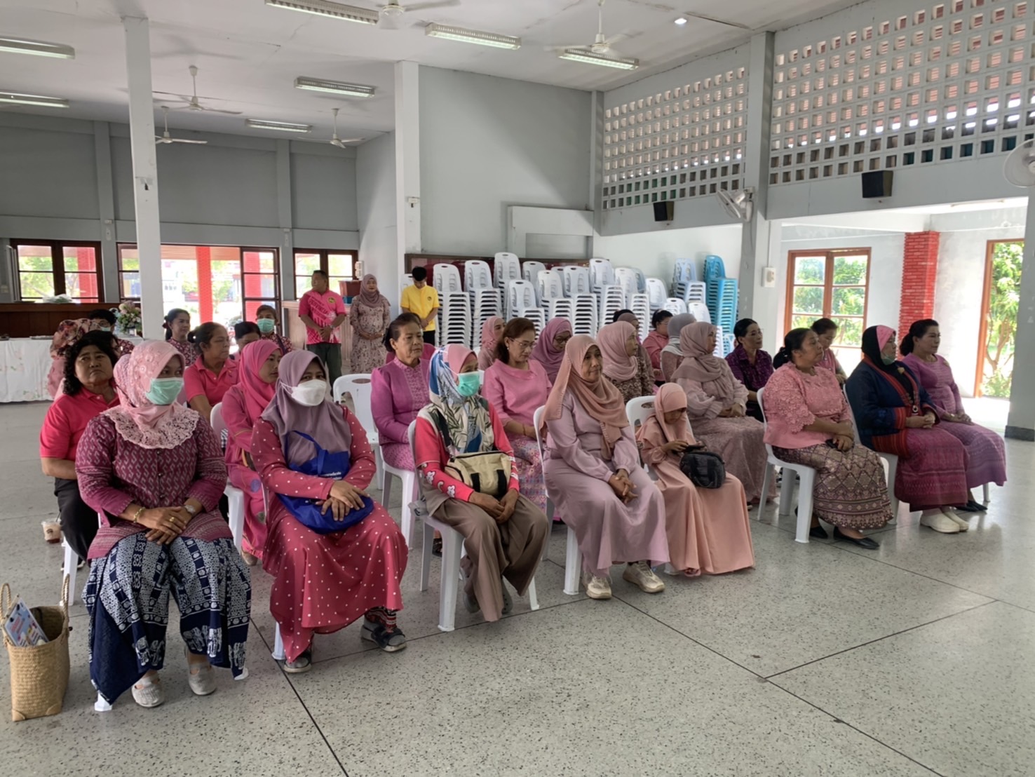 พช. ฉะเชิงเทรา ร่วมกิจกรรมสตรีอำเภอบางน้ำเปรี้ยวสร้างความมั่นคงทางด้านอาหารพัฒนาอาชีพทางเลือกด้วยการปลูกผักปลอดสารและใช้ประโยชน์จากสีธรรมชาติของพืชพื้นถิ่น