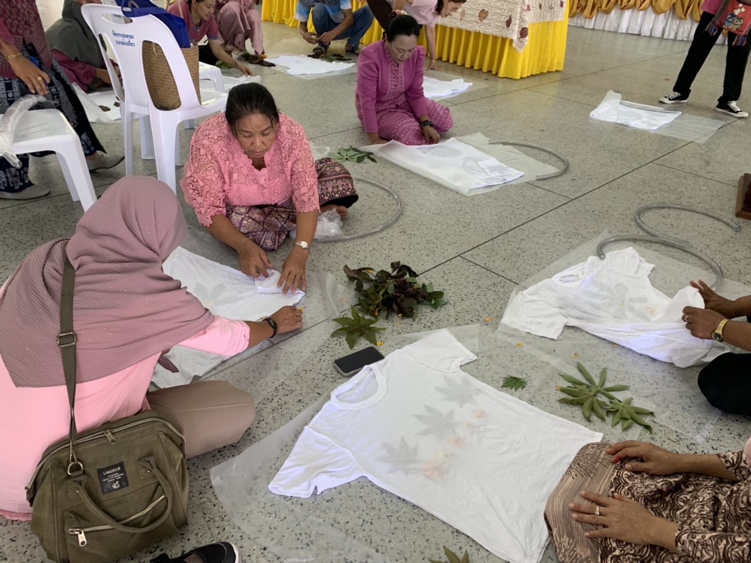 พช. ฉะเชิงเทรา ร่วมกิจกรรมสตรีอำเภอบางน้ำเปรี้ยวสร้างความมั่นคงทางด้านอาหารพัฒนาอาชีพทางเลือกด้วยการปลูกผักปลอดสารและใช้ประโยชน์จากสีธรรมชาติของพืชพื้นถิ่น