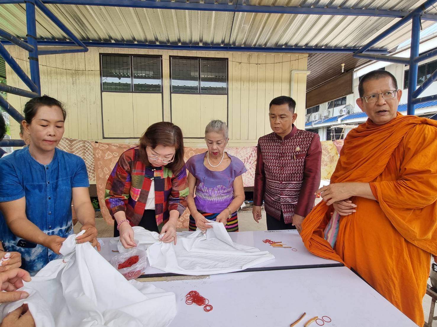 พช. ฉะเชิงเทรา ร่วมกิจกรรมสตรีอำเภอแปลงยาวสร้างความมั่นคงทางอาหารพัฒนาอาชีพทางเลือกด้วยการปลูกผักปลอดสารและใช้ประโยชน์จากสีธรรมชาติของพืชพื้นถิ่น