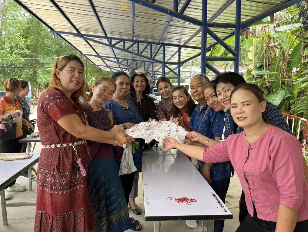 พช. ฉะเชิงเทรา ร่วมกิจกรรมสตรีอำเภอแปลงยาวสร้างความมั่นคงทางอาหารพัฒนาอาชีพทางเลือกด้วยการปลูกผักปลอดสารและใช้ประโยชน์จากสีธรรมชาติของพืชพื้นถิ่น