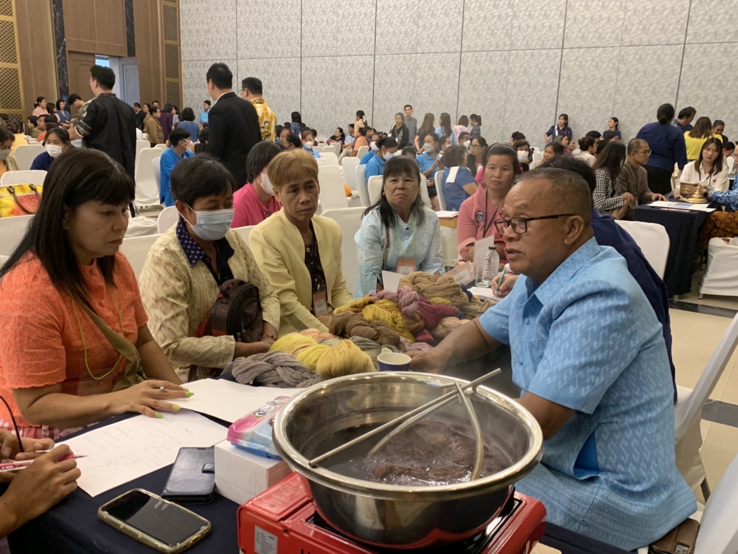 พช. ฉะเชิงเทรา ร่วมโครงการพัฒนาผลิตภัณฑ์ OTOP ประเภทผ้าและงานหัตถกรรม กิจกรรมอบรมเชิงปฏิบัติการพัฒนาศักยภาพผู้ผลิตผู้ประกอบการ OTOP ประเภทผ้าและเครื่องแต่งกาย ช่างทอผ้าและงานหัตถกรรม (Coaching) ผ้าลายพระราชทาน “ผ้าลายสิริวชิราภรณ์” และงานหัตถกรรม จุดดำเนินการที่ 3 จังหวัดพระนครศรีอยุธยา