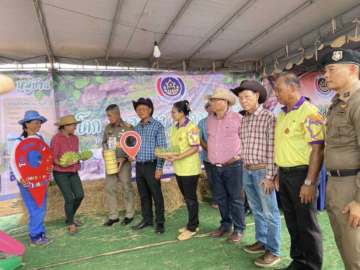🐘🐘พช.ฉะเชิงเทรา  สนับสนุนและให้กำลังใจแก่กลุ่มผู้ผลิตชุมชน กลุ่มผู้ผลิตผู้ประกอบการ OTOP ชุมชนท่องเที่ยวนวัตวิถี ในพื้นที่ที่ได้รับผลกระทบจากภัยช้างป่า อำเภอท่าตะเกียบ จังหวัดฉะเชิงเทรา🐘🐘