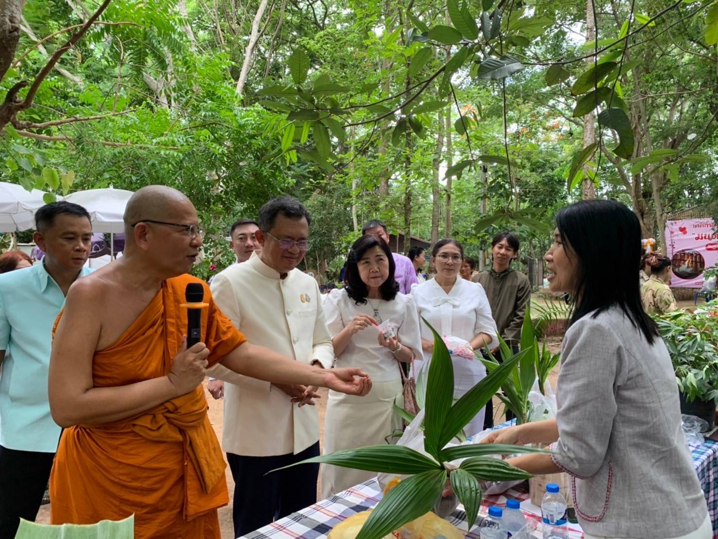 พช.ฉะเชิงเทรา ร่วมกับเครือข่ายโคก หนอง นา จังหวัดฉะเชิงเทรา จัดกิจกรรม “ตลาดสีเขียว โคก หนอง นา ฉะเชิงเทรา”