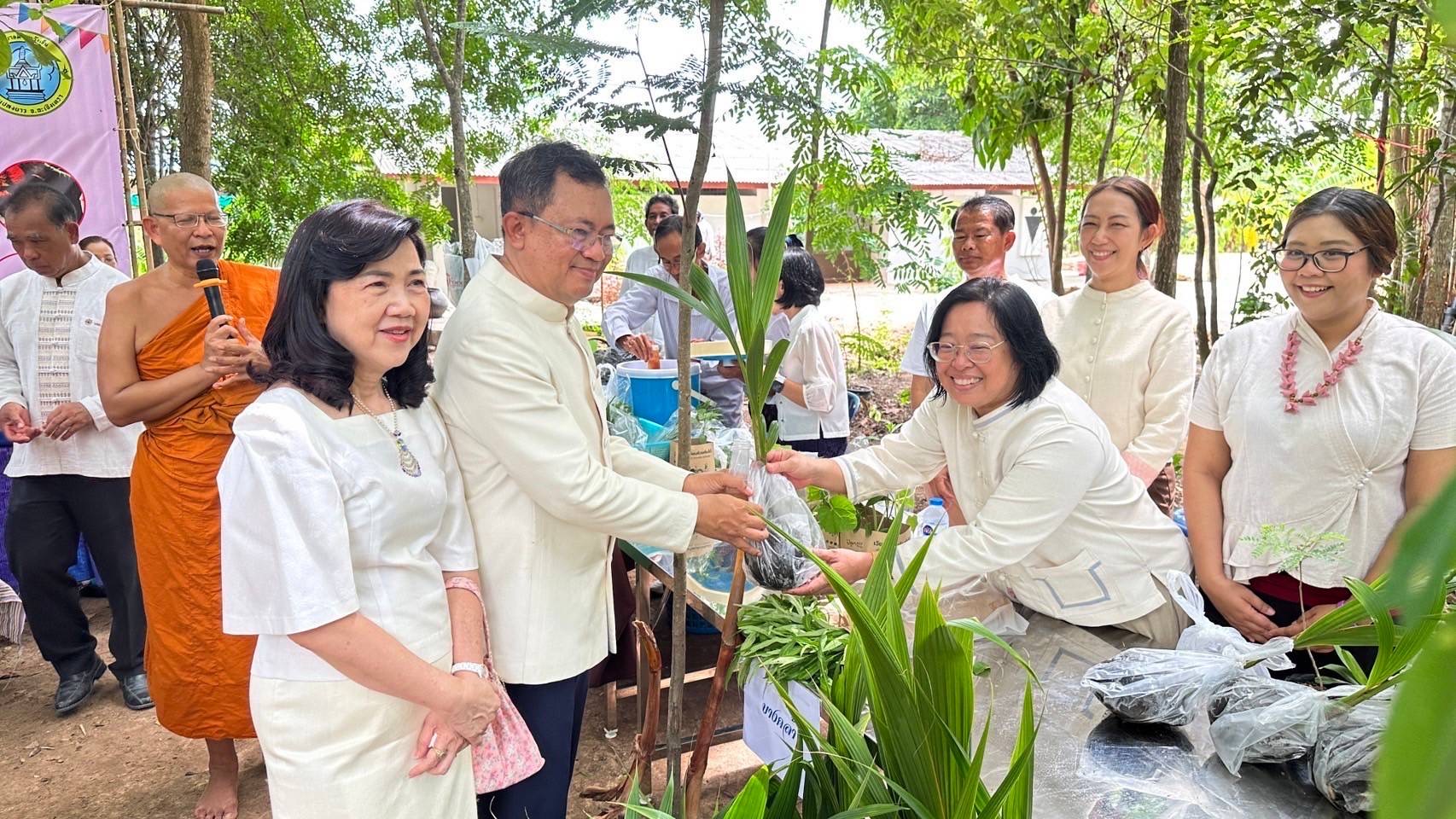 พช.ฉะเชิงเทรา ร่วมกับเครือข่ายโคก หนอง นา จังหวัดฉะเชิงเทรา จัดกิจกรรม “ตลาดสีเขียว โคก หนอง นา ฉะเชิงเทรา”