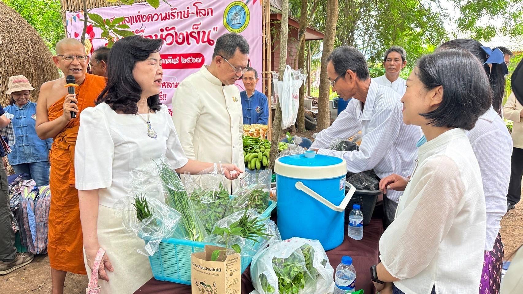 พช.ฉะเชิงเทรา ร่วมกับเครือข่ายโคก หนอง นา จังหวัดฉะเชิงเทรา จัดกิจกรรม “ตลาดสีเขียว โคก หนอง นา ฉะเชิงเทรา”